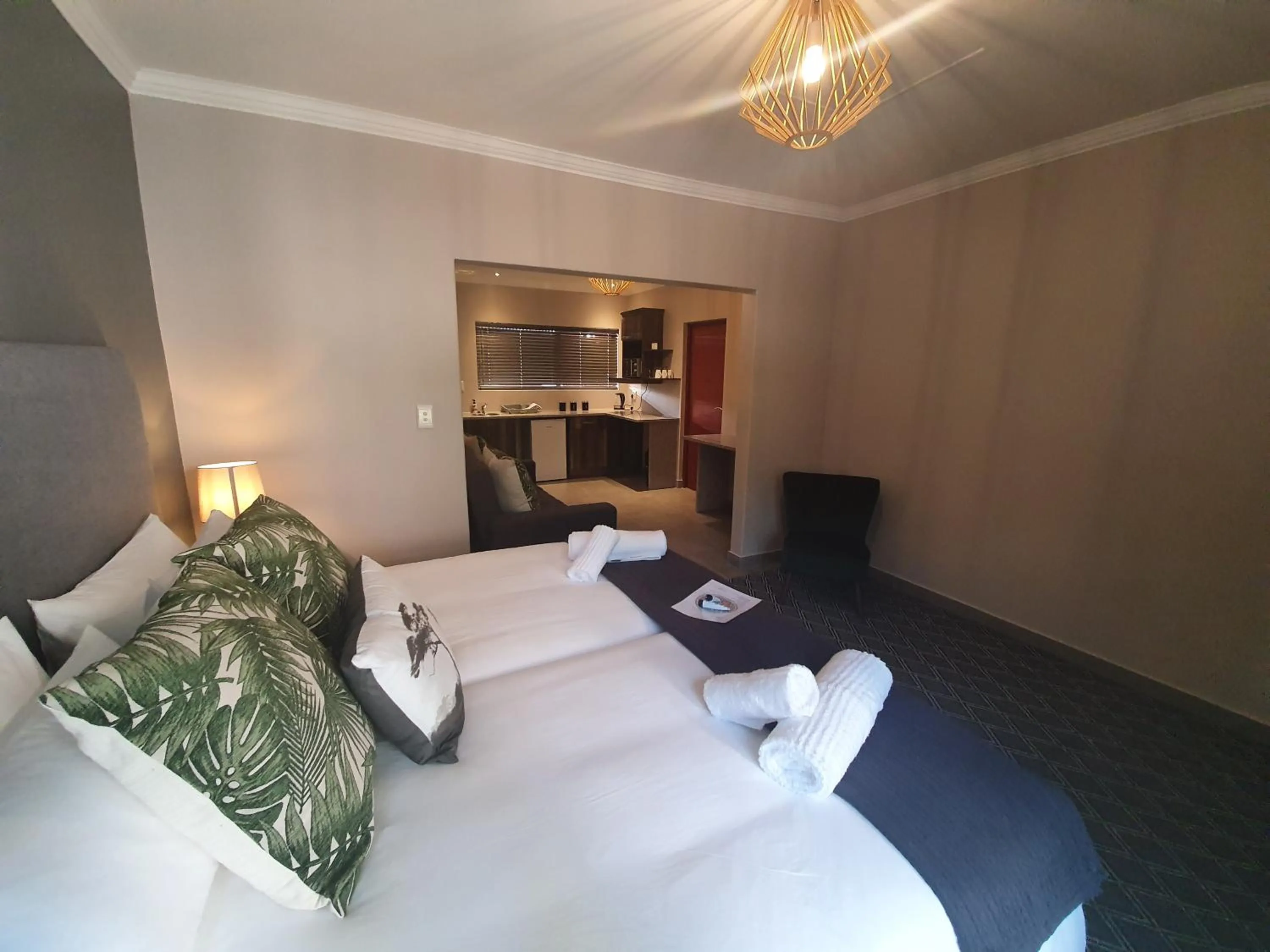 Photo of the whole room, Bed in Sleep@84