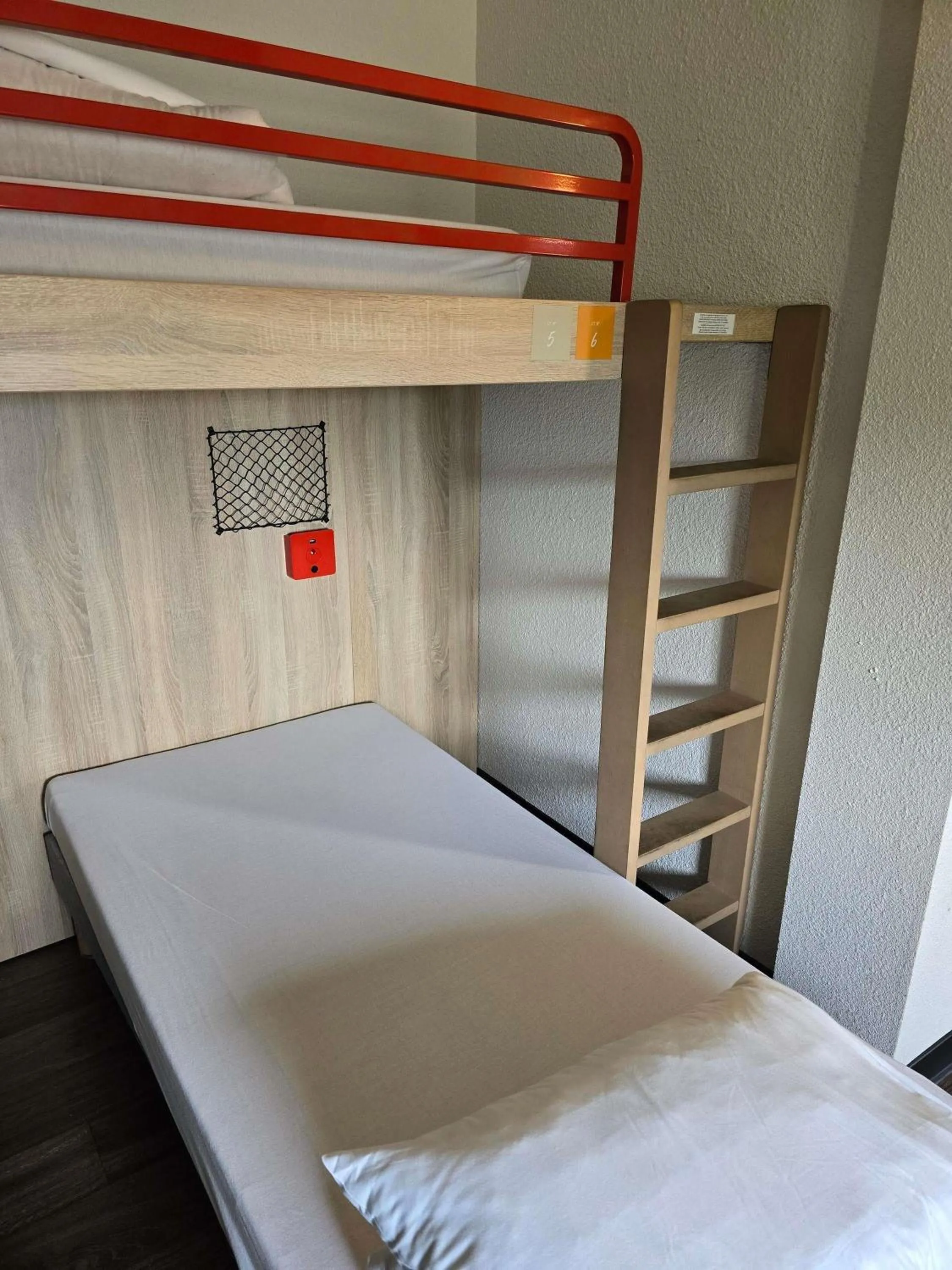 Bedroom, Bed in HotelF1 Marseille Provence