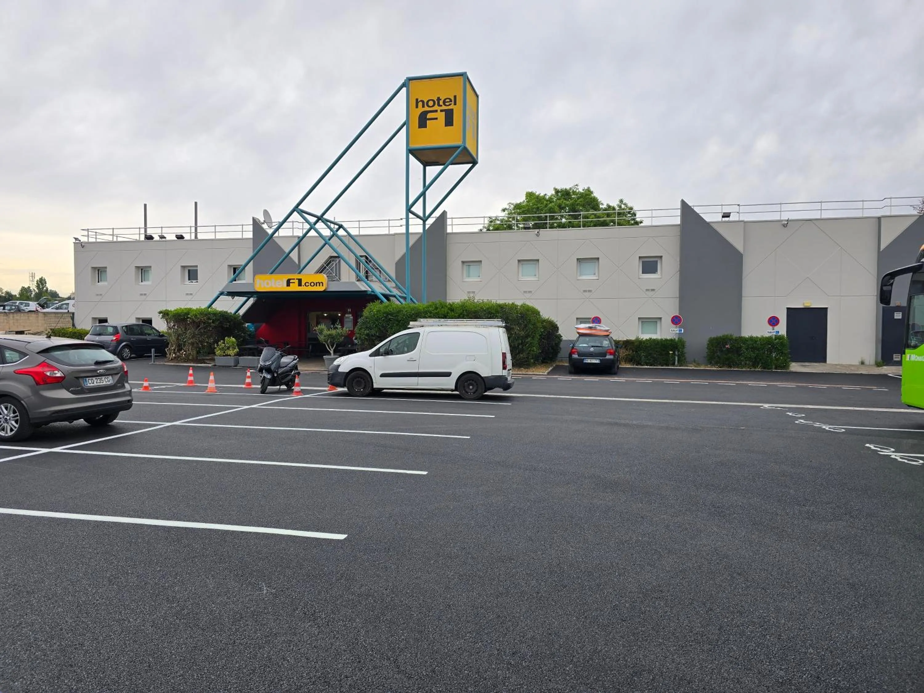 Parking in HotelF1 Marseille Provence