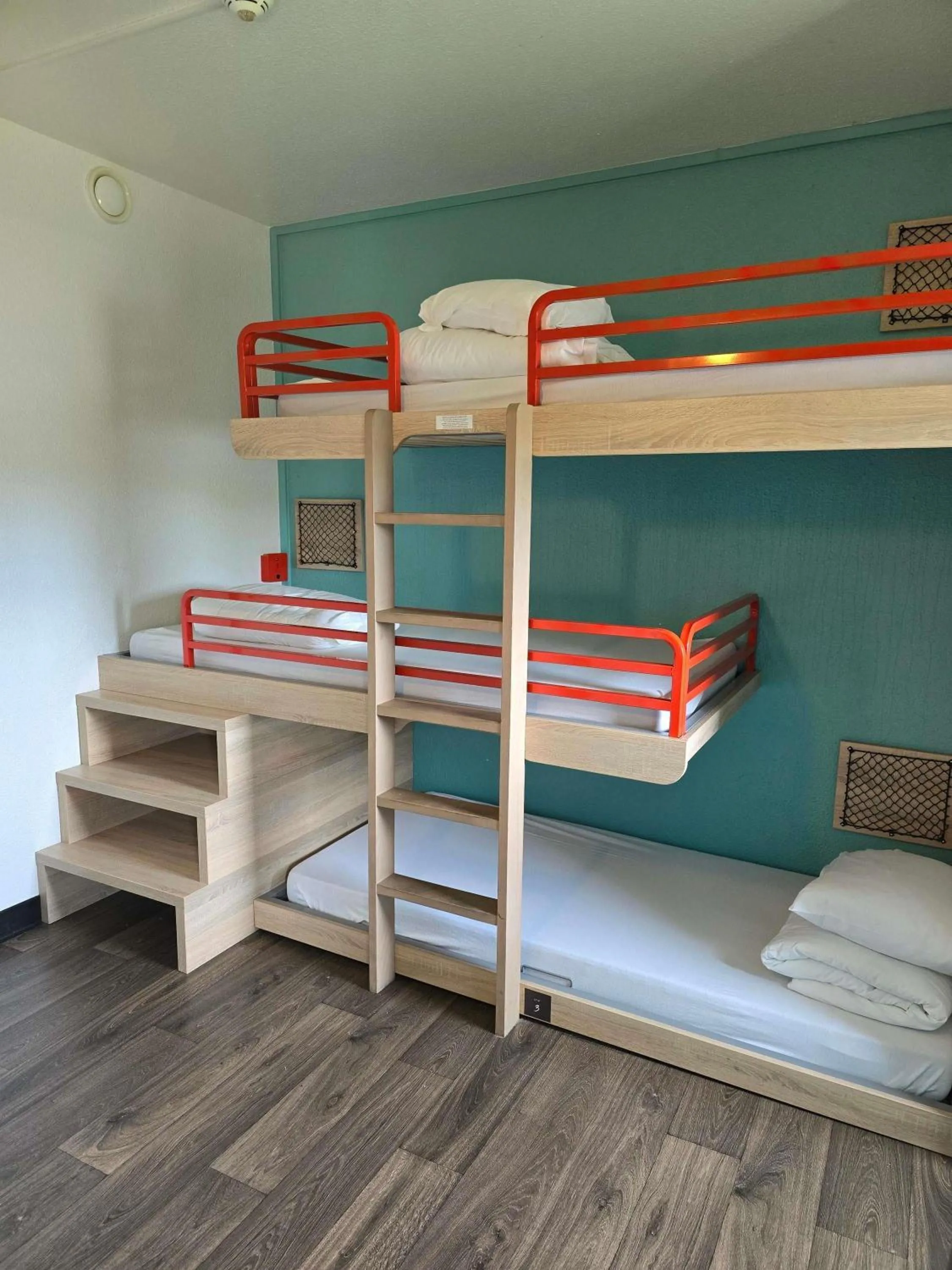 Bedroom, Bed in HotelF1 Marseille Provence