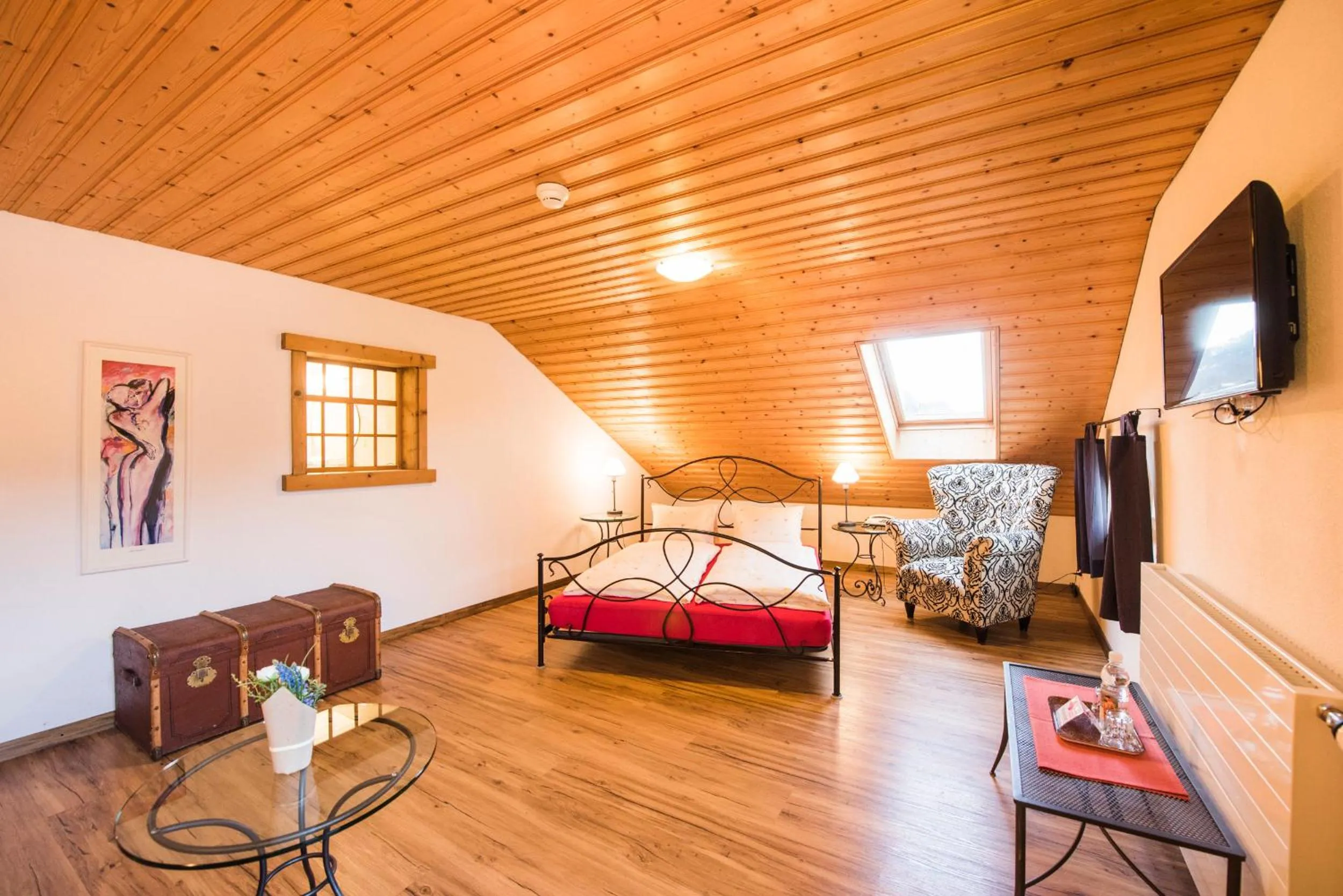 Bedroom, Bed in Hotel Brienzerburli