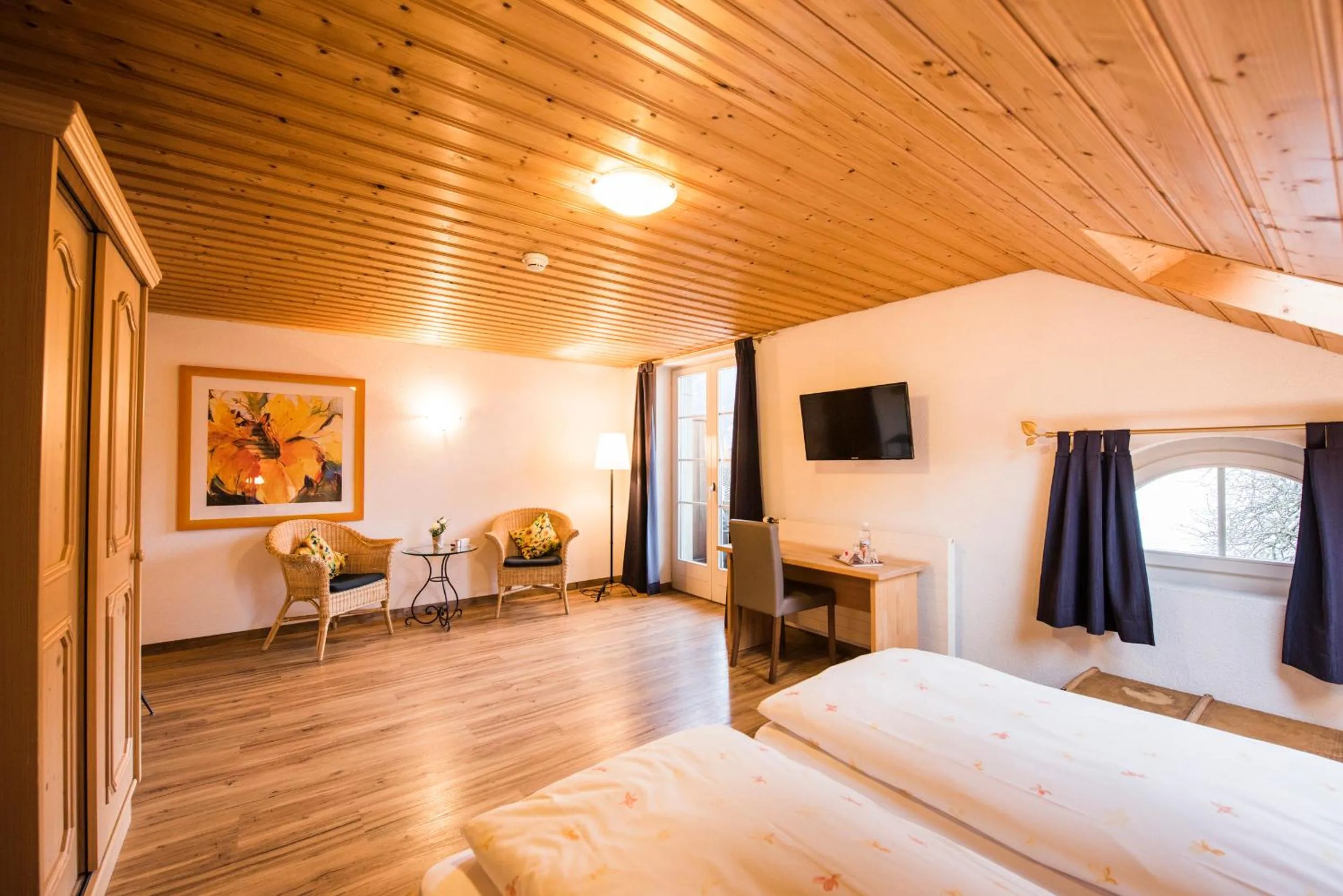 TV and multimedia, Bed in Hotel Brienzerburli