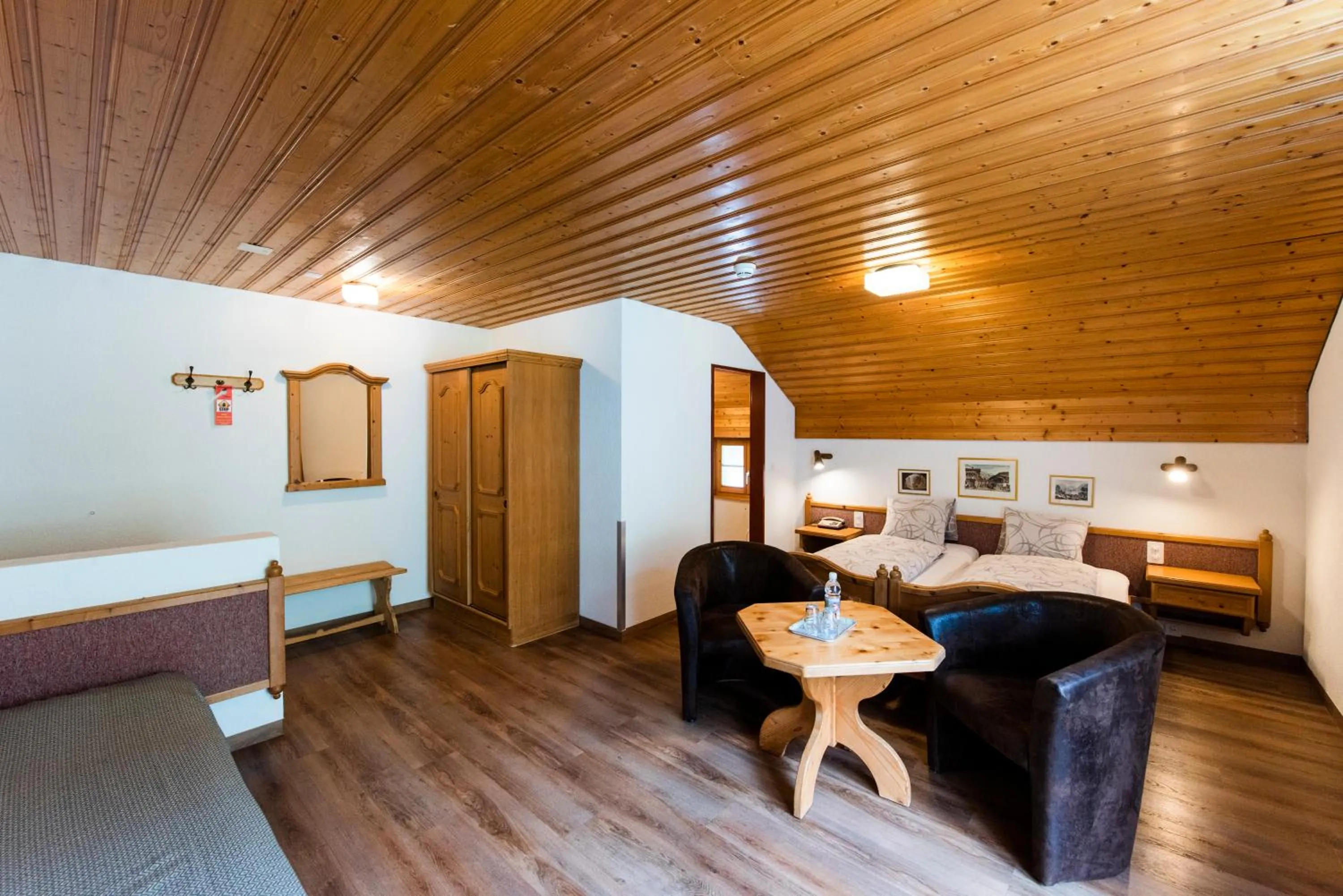 Seating area, Bed in Hotel Brienzerburli