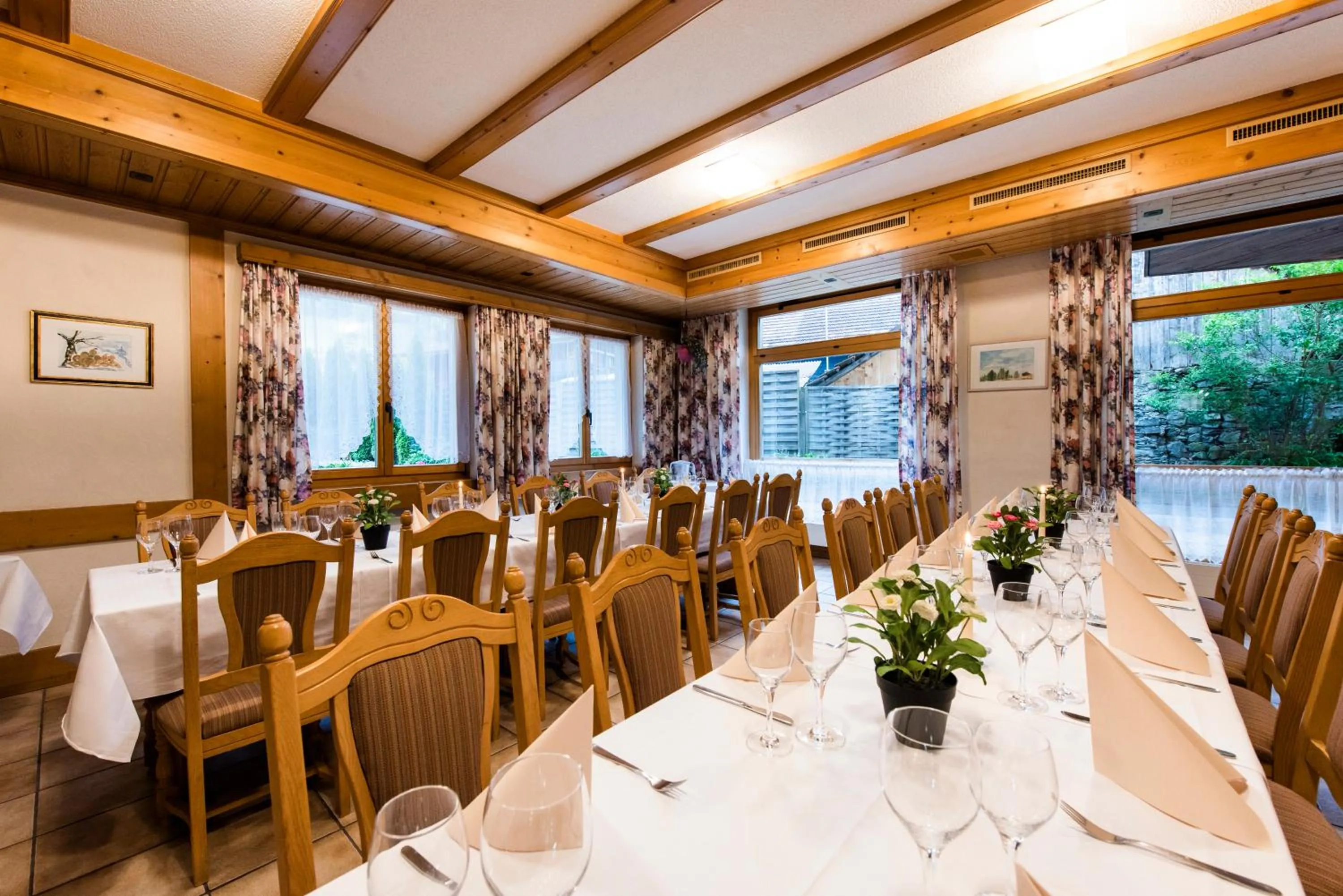 Restaurant/places to eat in Hotel Brienzerburli