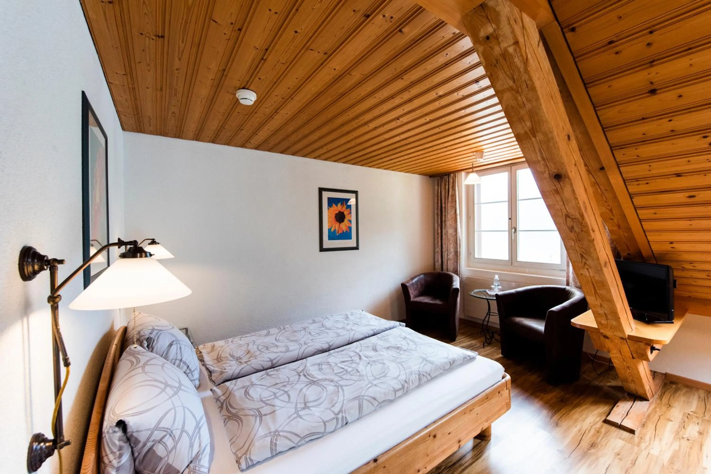 Bedroom, Bed in Hotel Brienzerburli