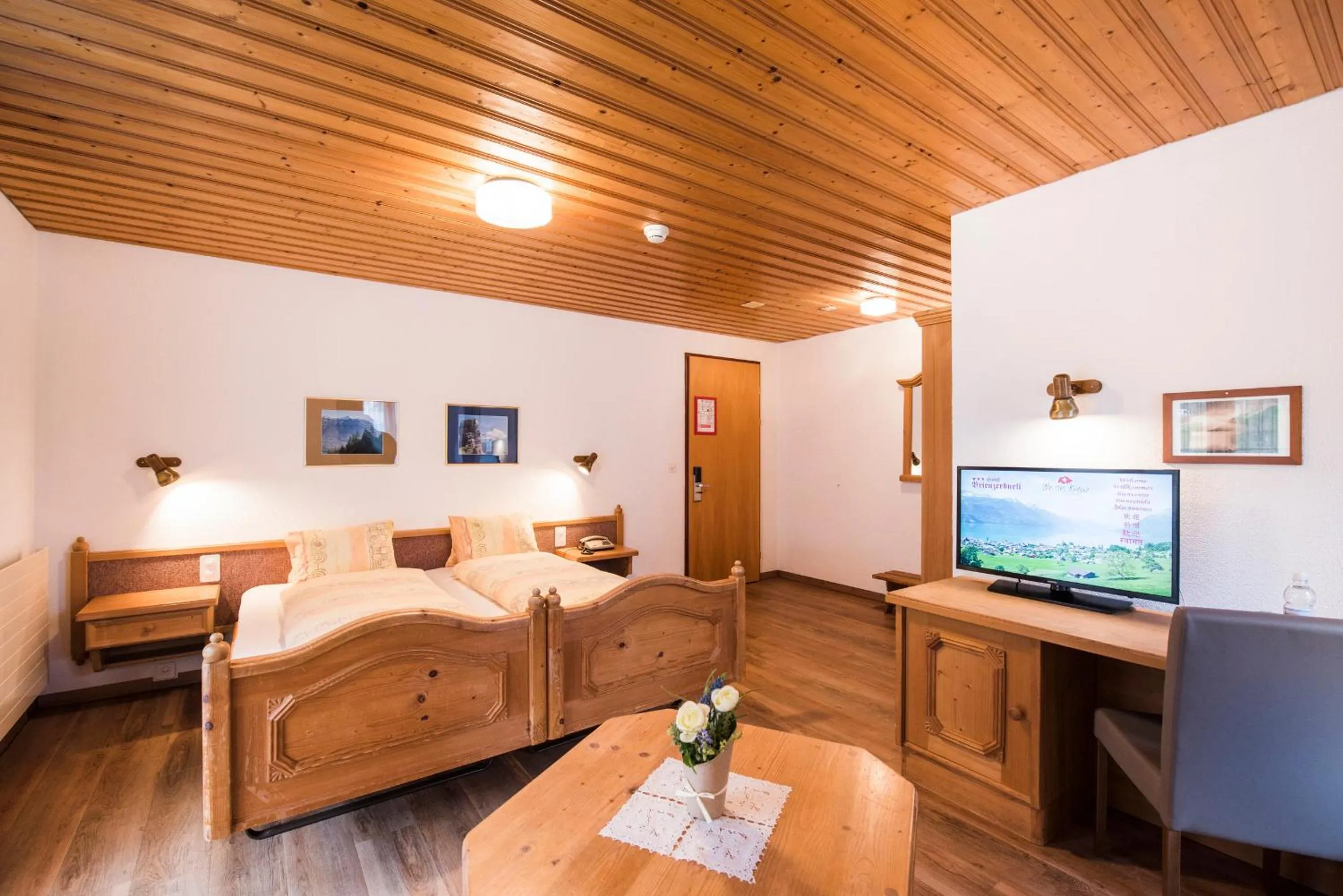 Photo of the whole room, Bed in Hotel Brienzerburli