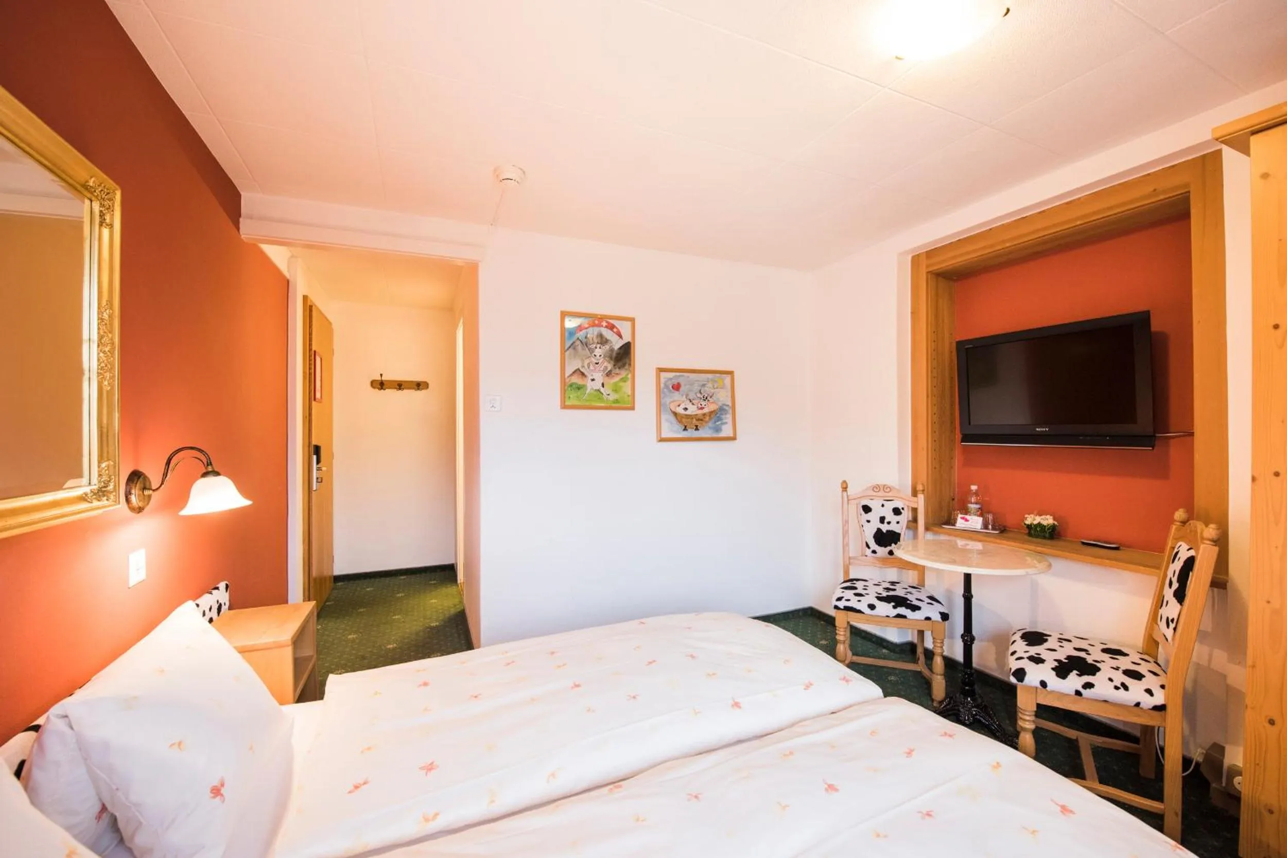 Photo of the whole room, Bed in Hotel Brienzerburli