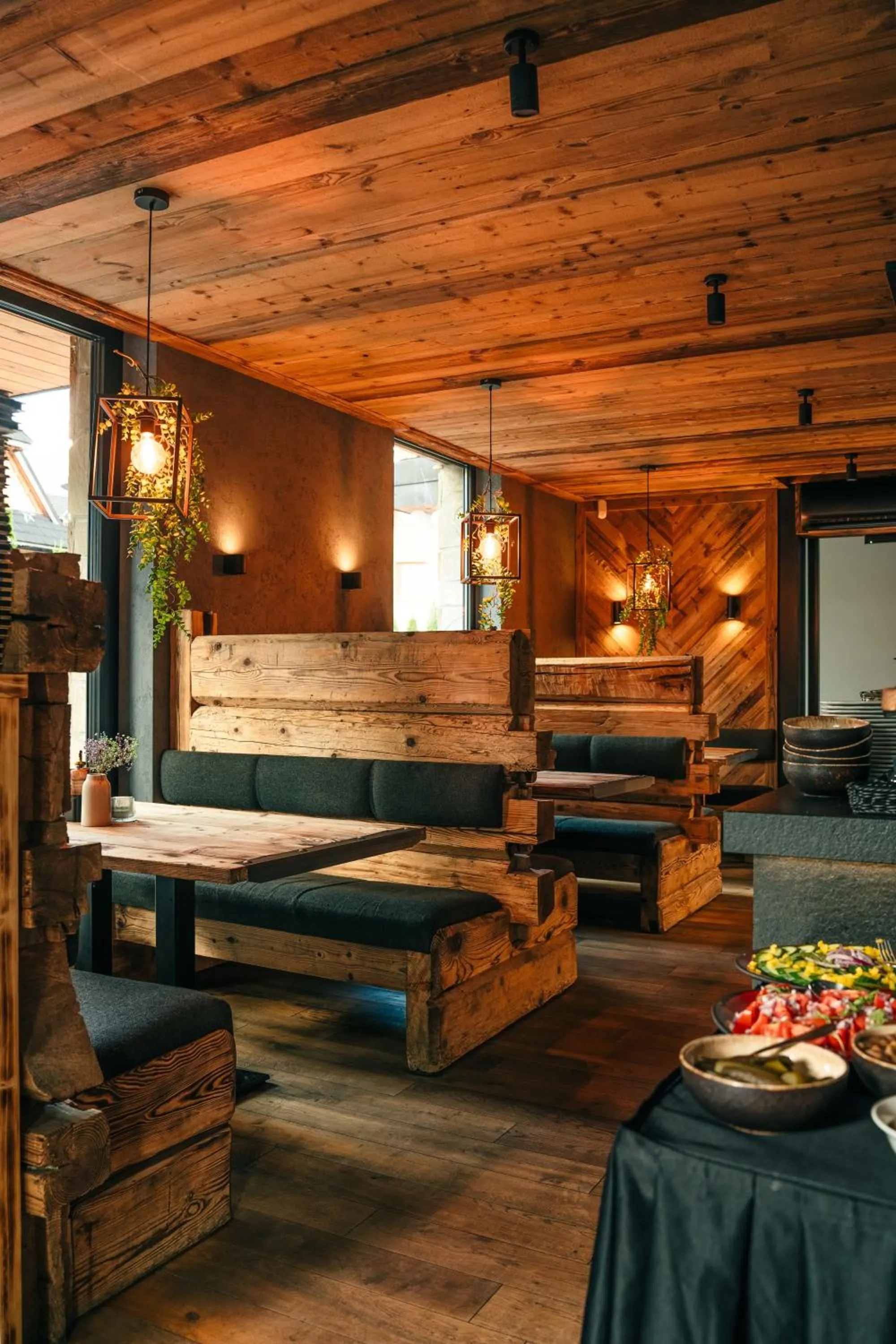 Restaurant/places to eat in Mountain Shelter Apartments