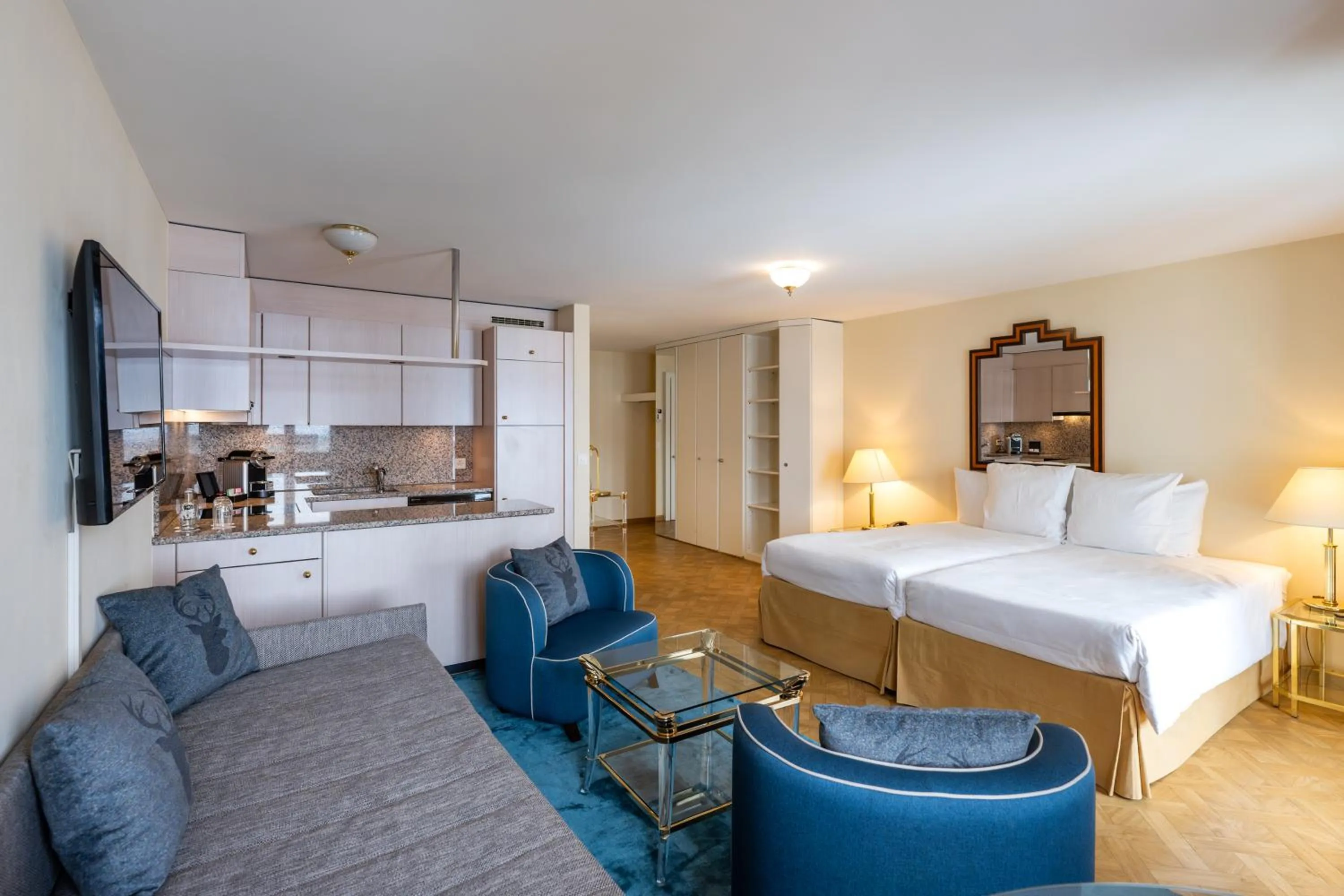 Living room, Bed in Hotel Seehof Davos