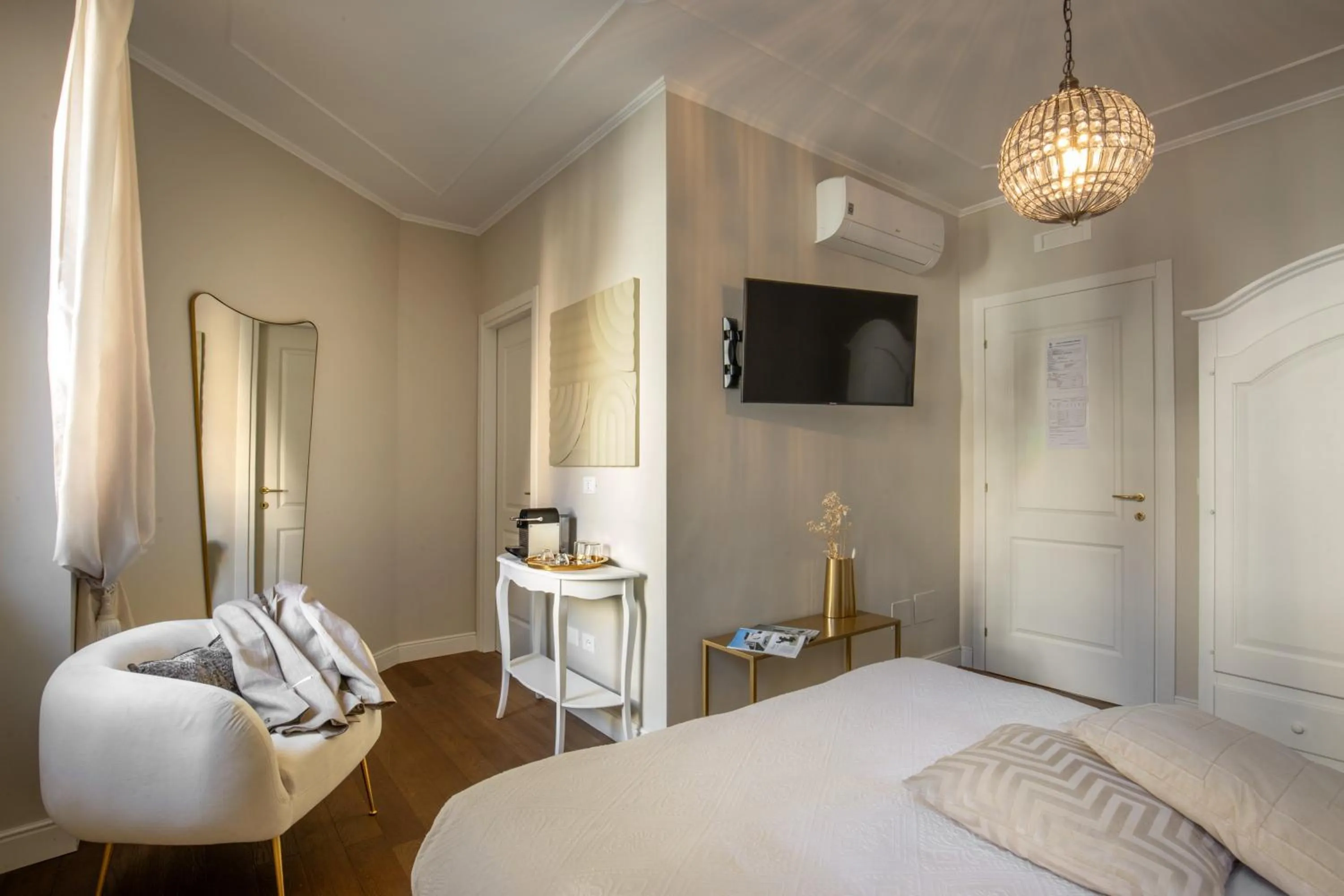 Bedroom, Bed in Daplace - Corso Monforte Suites