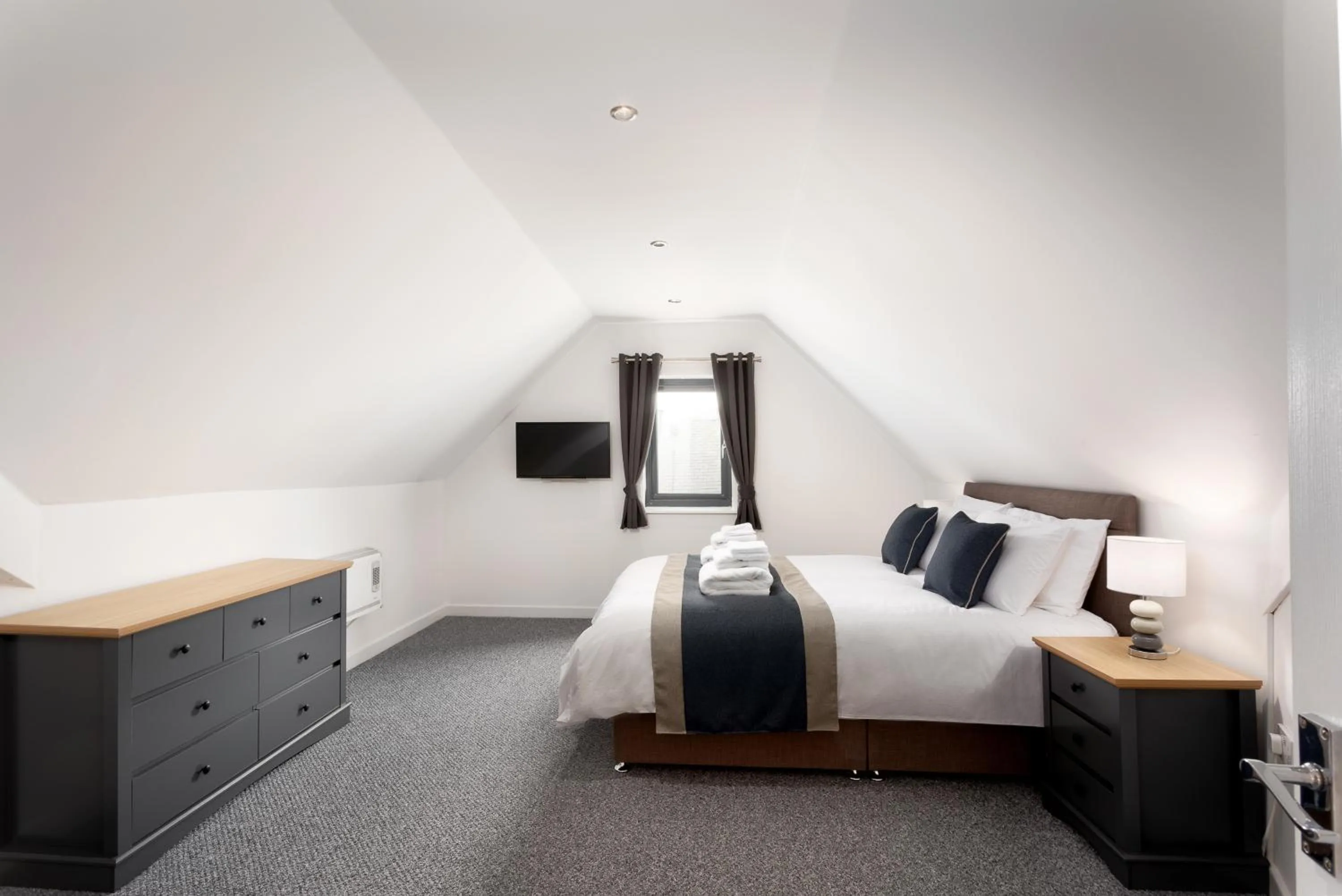 Bedroom, Bed in McLaren House Seahouses