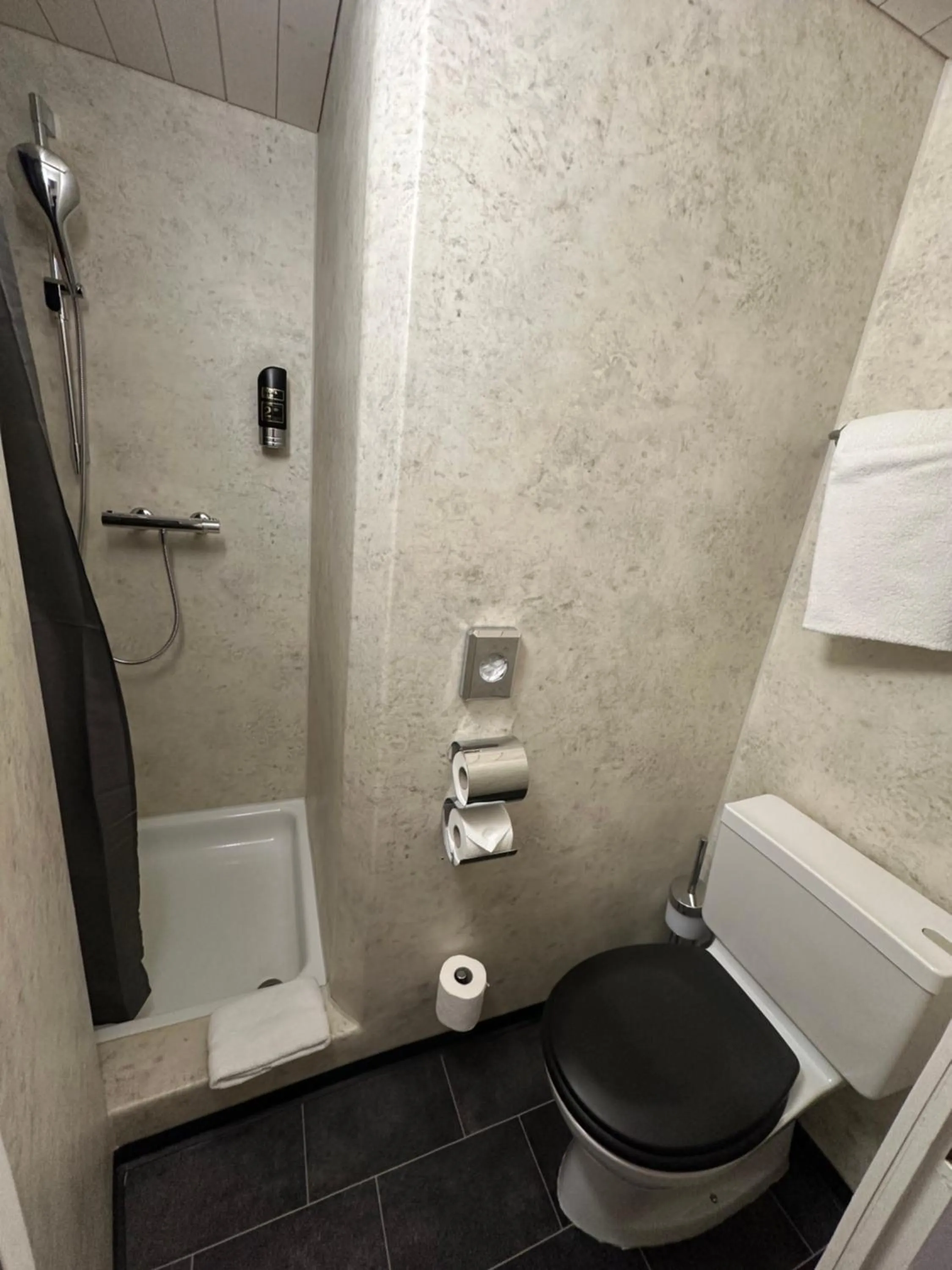 Bathroom in Hotel Baslertor