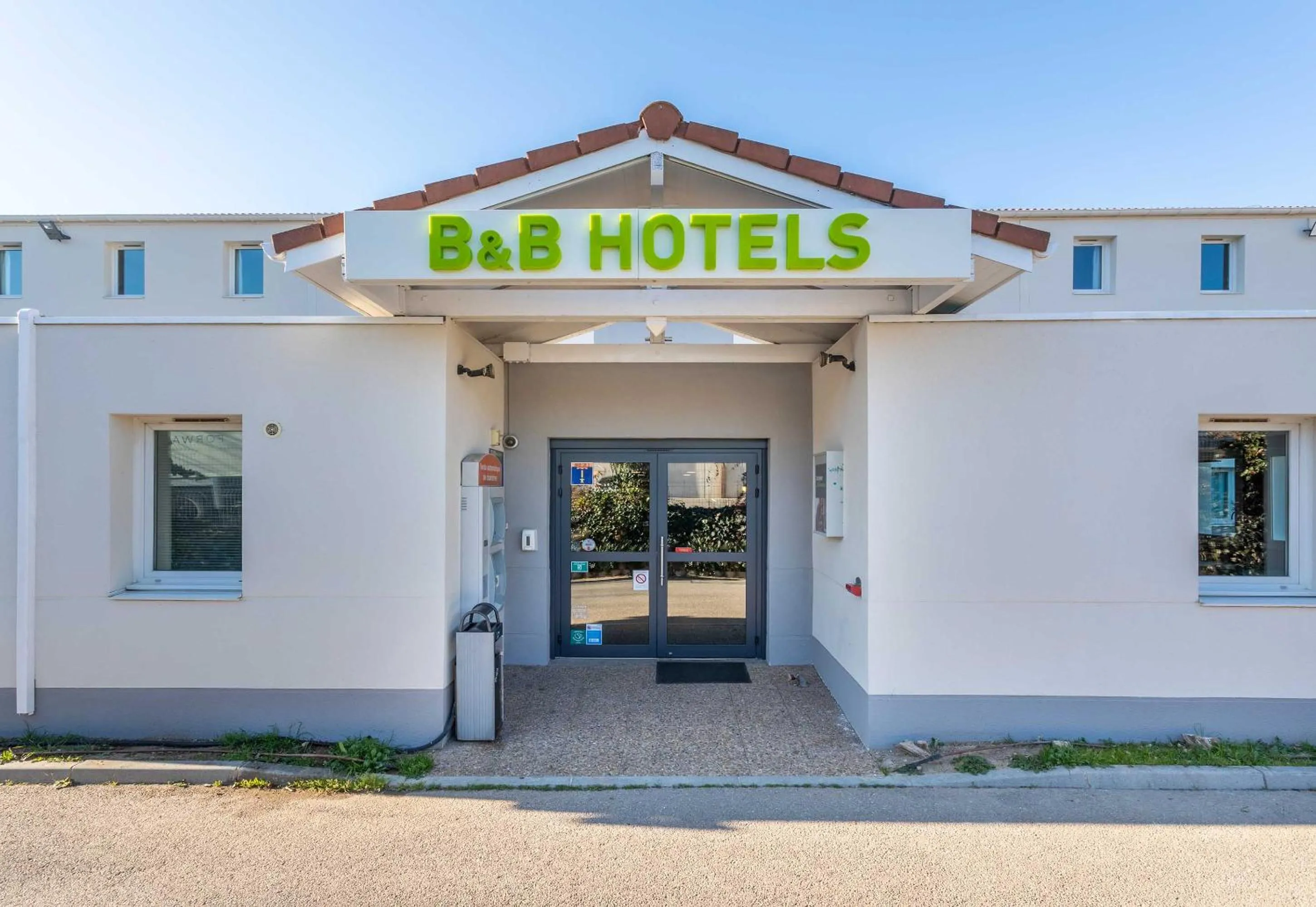 Property building in B&B HOTEL Aix-en-Provence Meyreuil Sainte-Victoire