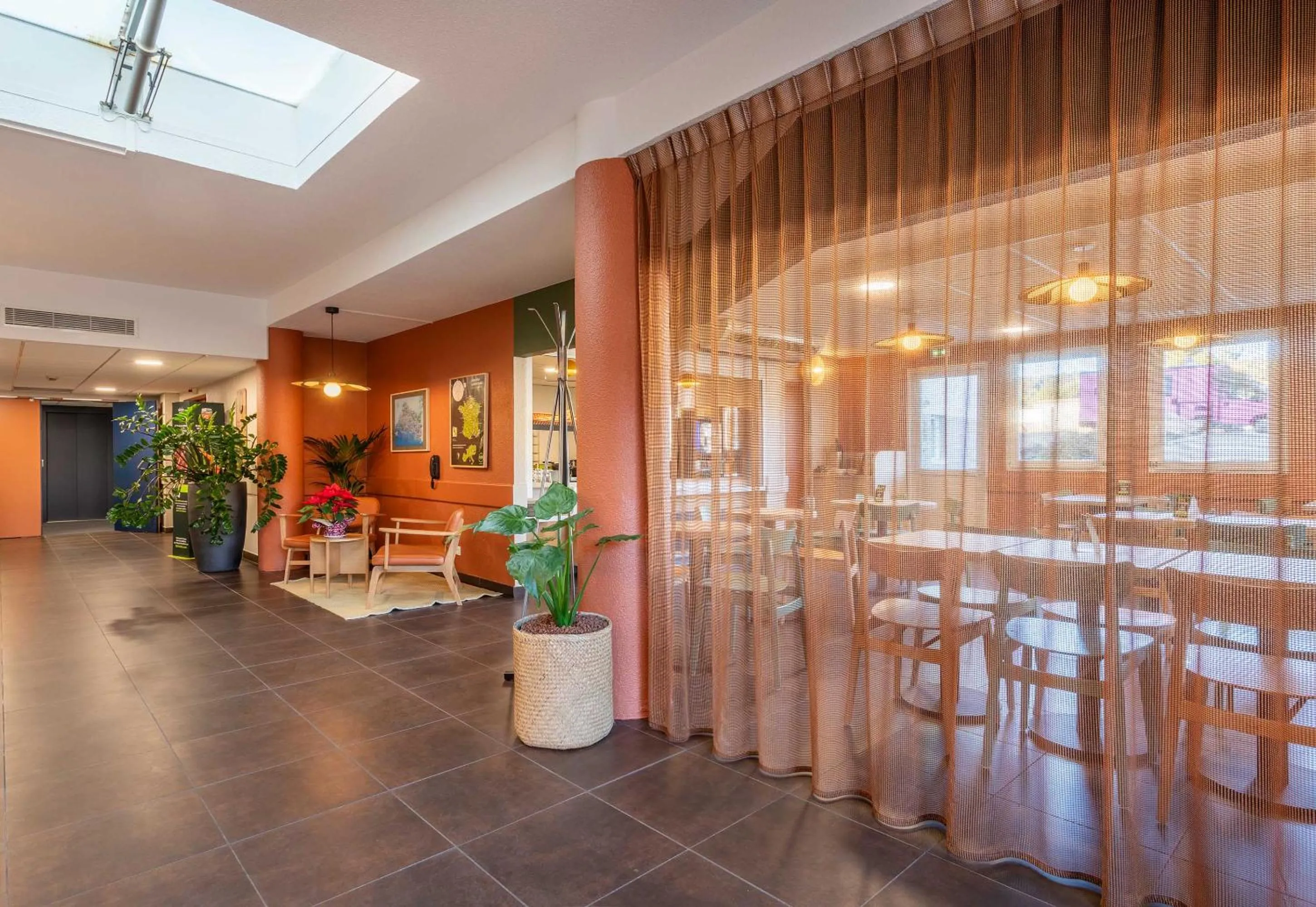 Seating area in B&B HOTEL Aix-en-Provence Meyreuil Sainte-Victoire