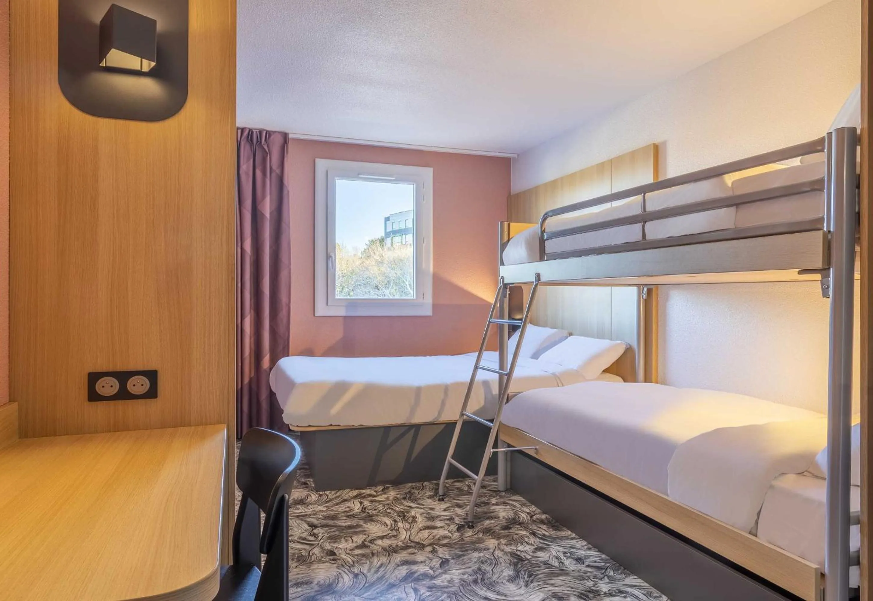 Bedroom, Bed in B&B HOTEL Aix-en-Provence Meyreuil Sainte-Victoire