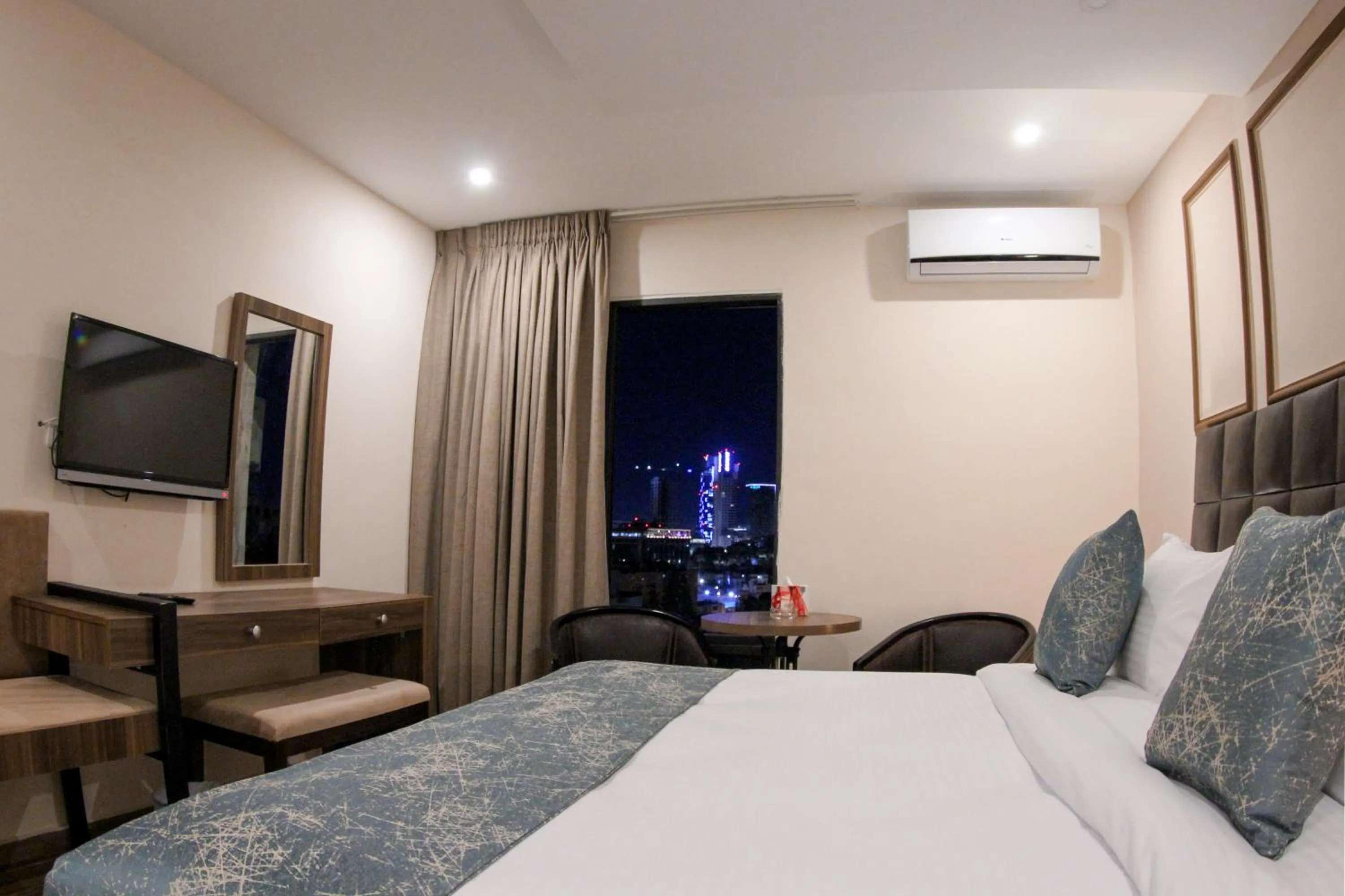 View (from property/room), Bed in Post Boutique Hotel Amman