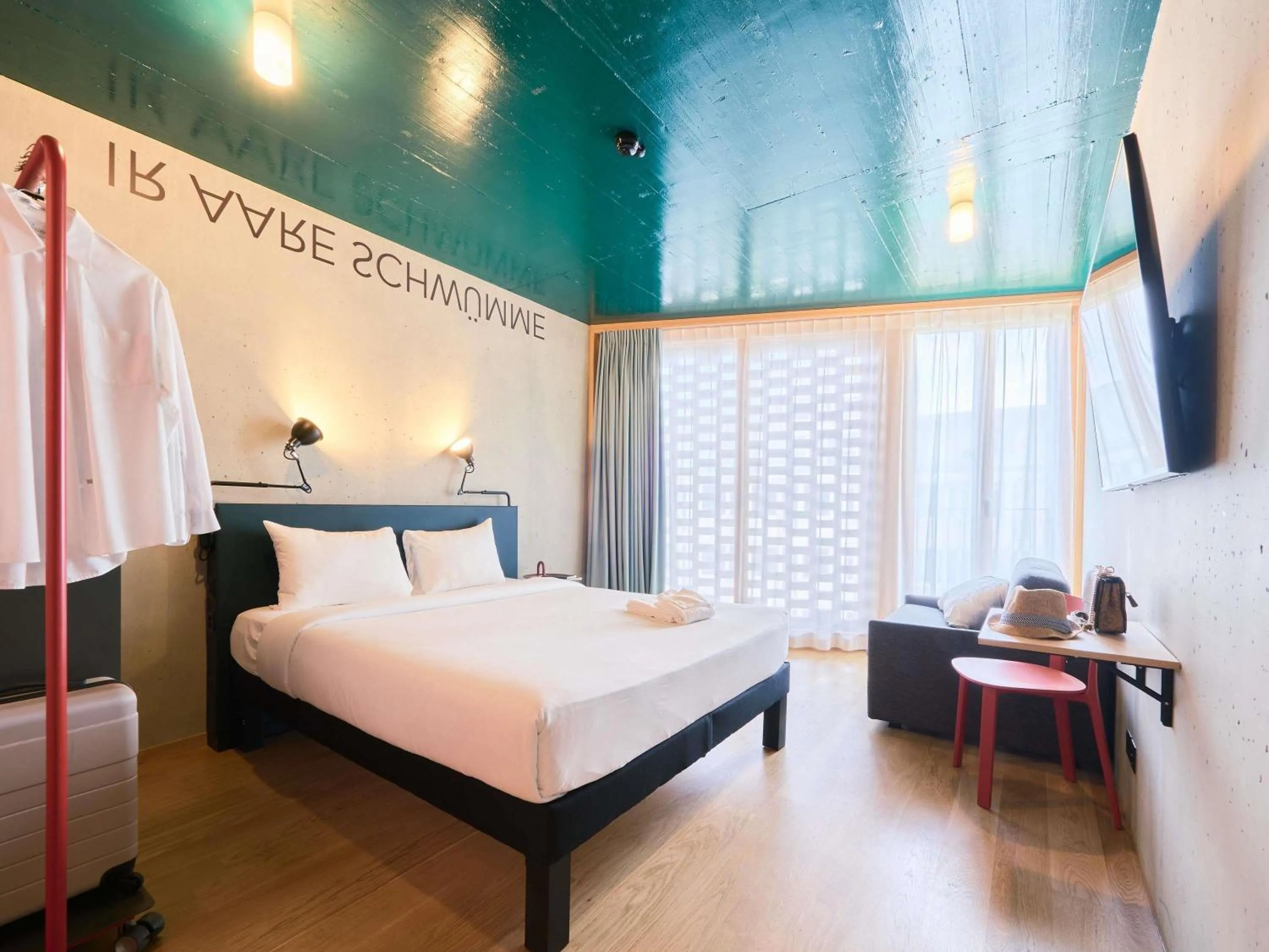 Bedroom, Bed in ibis Styles Bern City