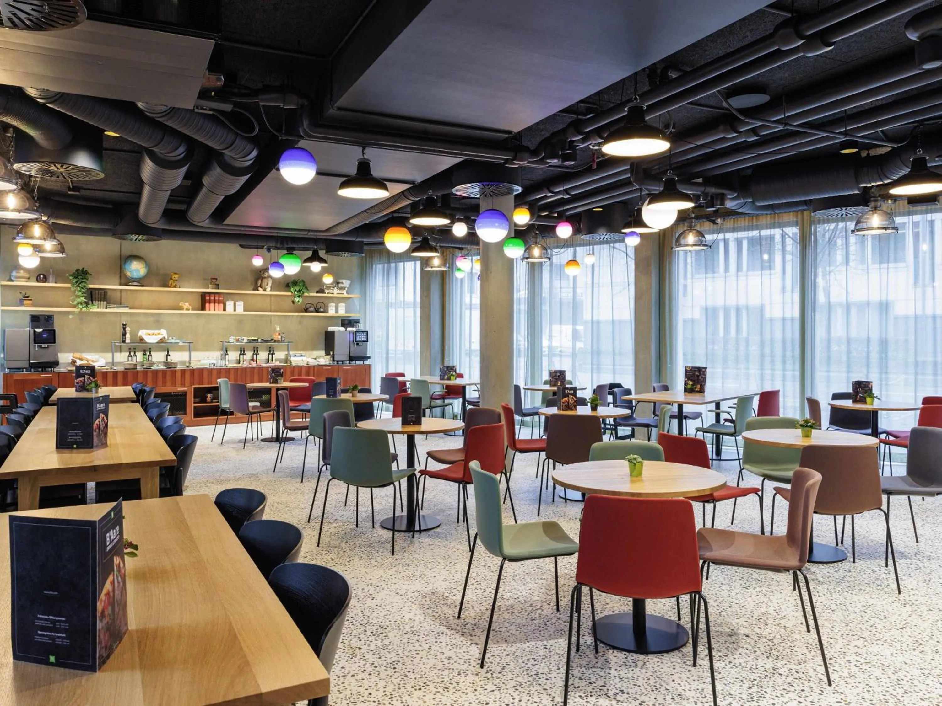 Lounge or bar in ibis Styles Bern City