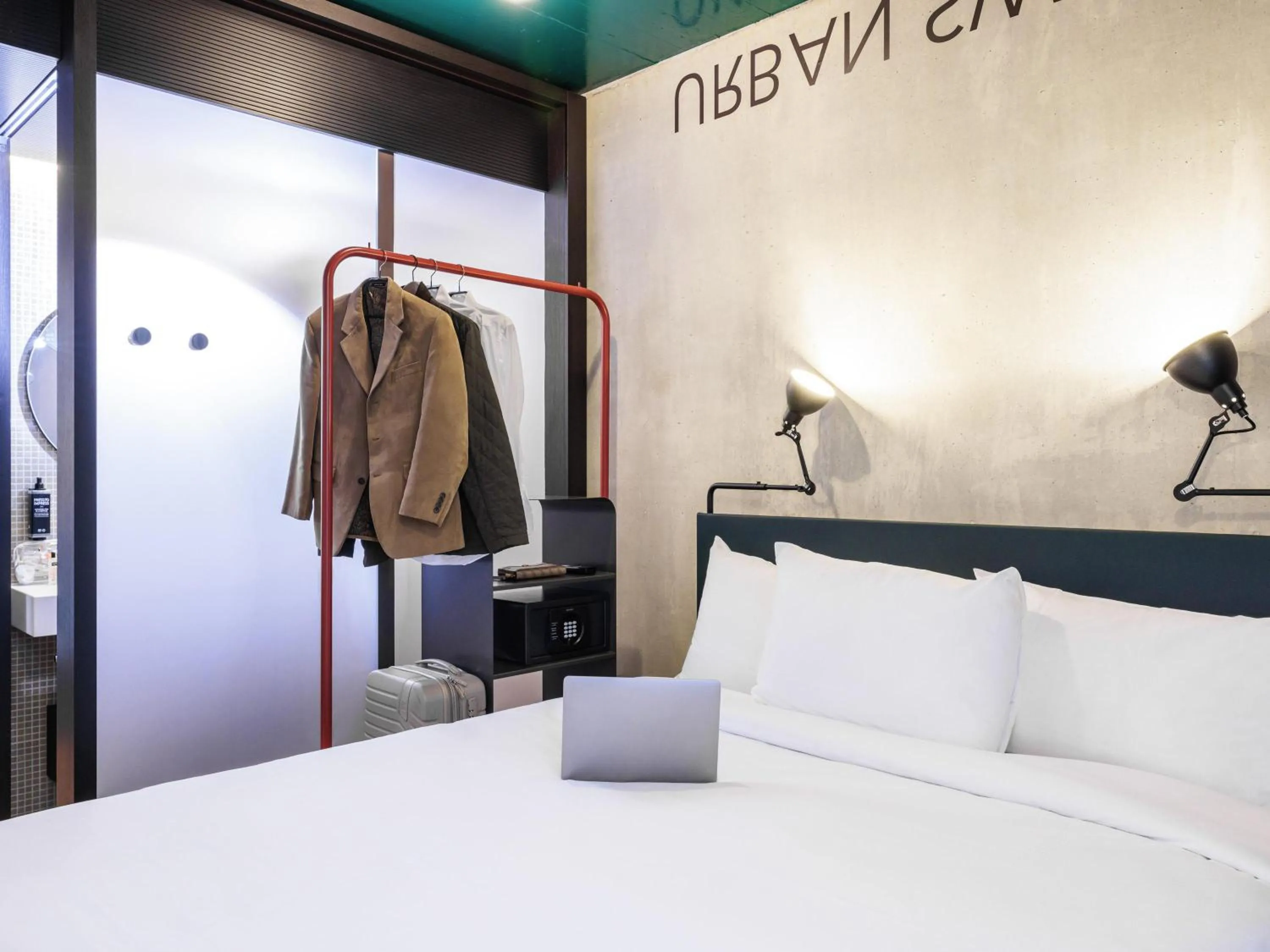 Bedroom, Bed in ibis Styles Bern City