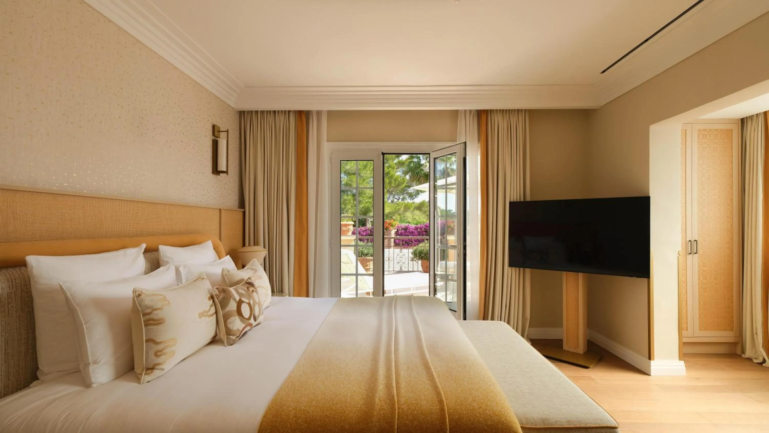 Photo of the whole room, Bed in Villa Miraé by Inwood Hotels - Cap d'Antibes