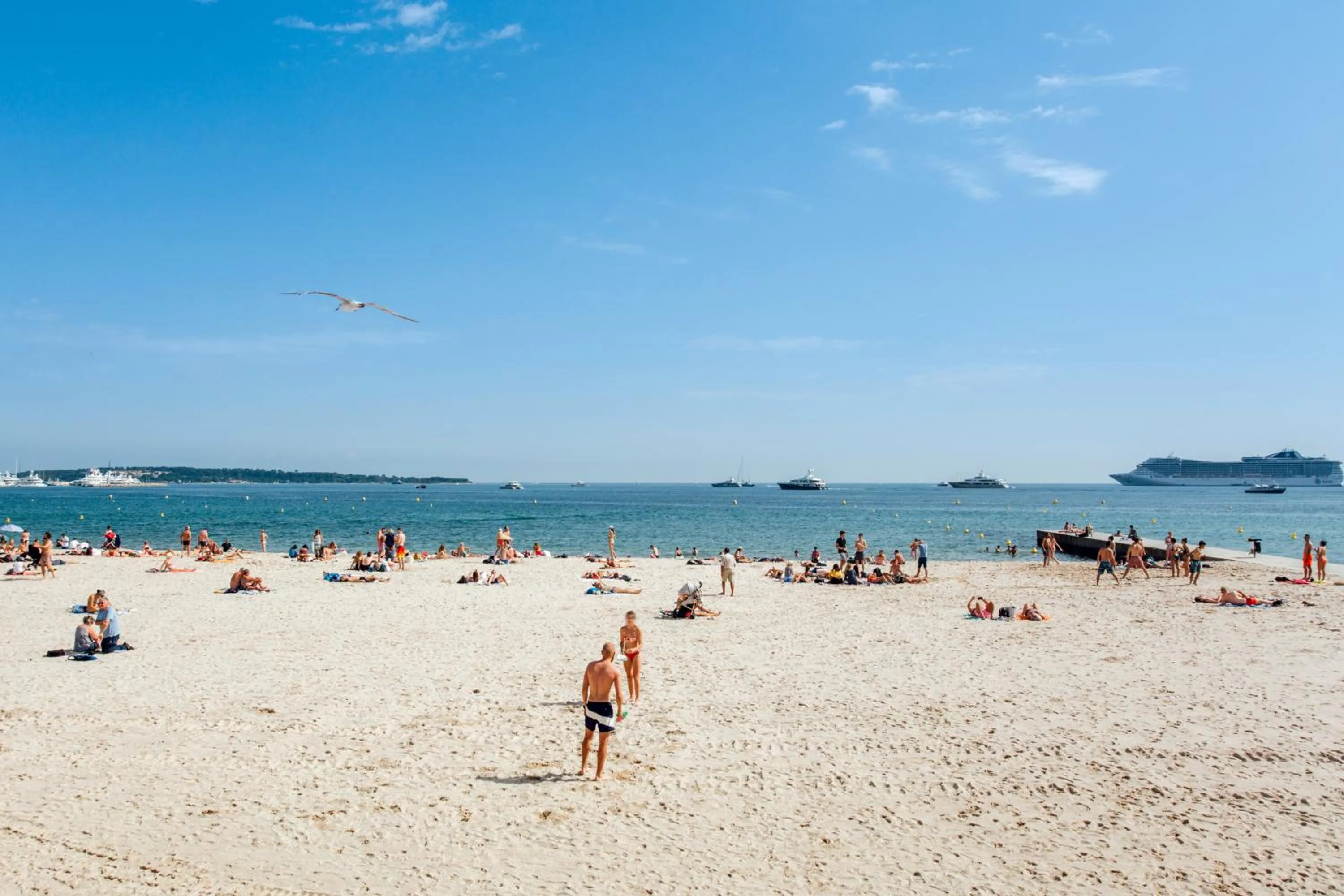 Staff in hotelF1 Antibes Sophia Antipolis