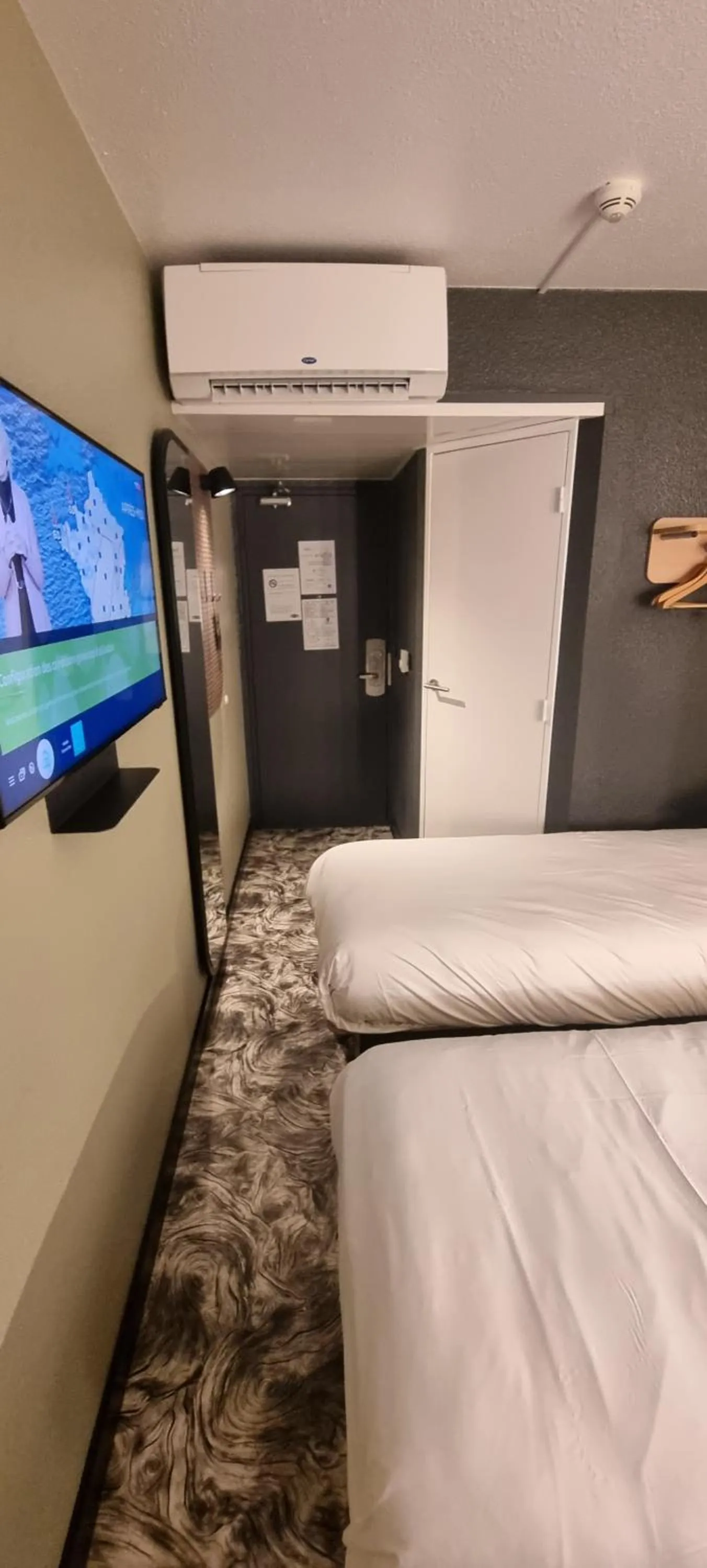 Bed in B&B HOTEL Cannes Mouans Sartoux