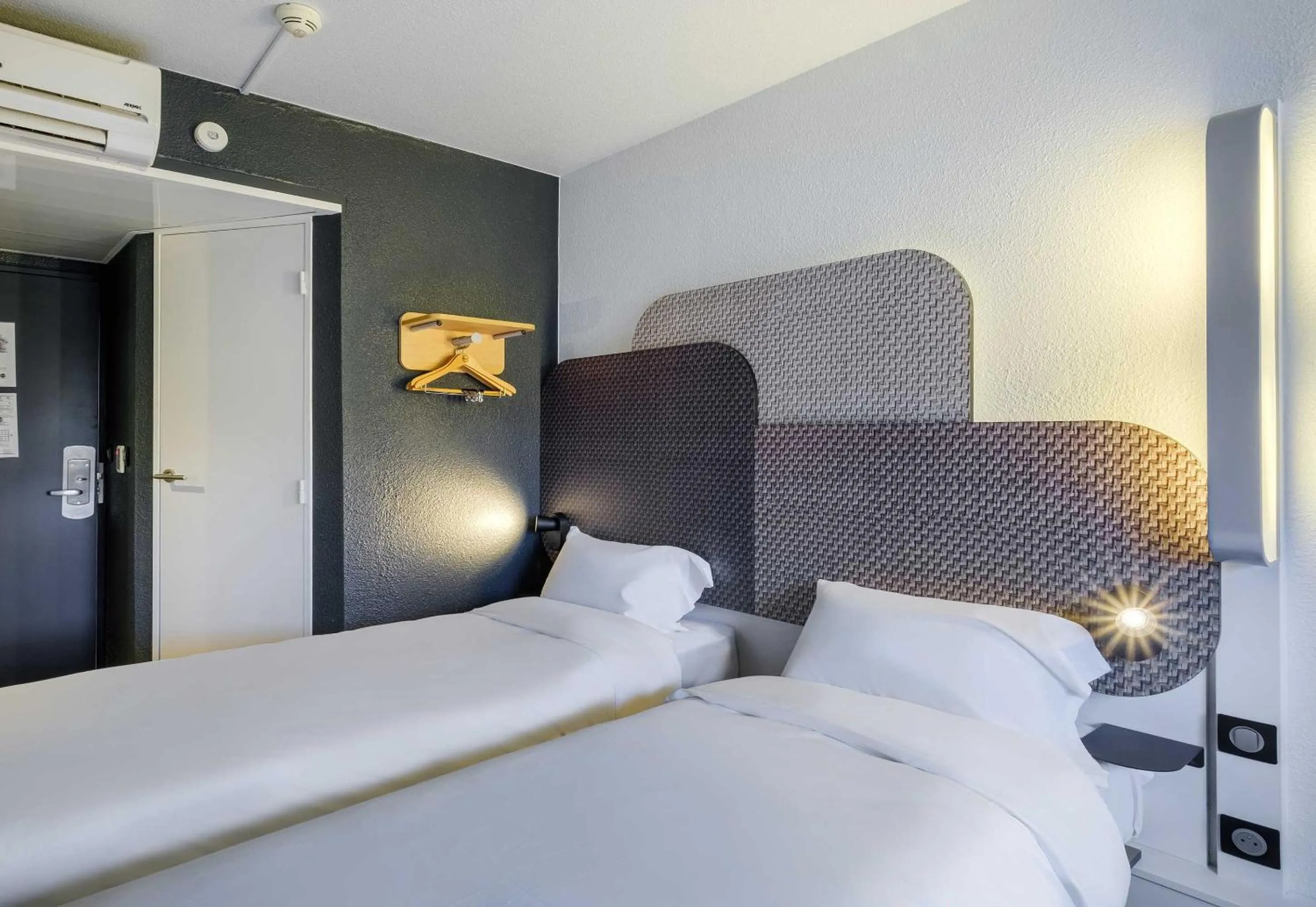 Bedroom, Bed in B&B HOTEL Cannes Mouans Sartoux