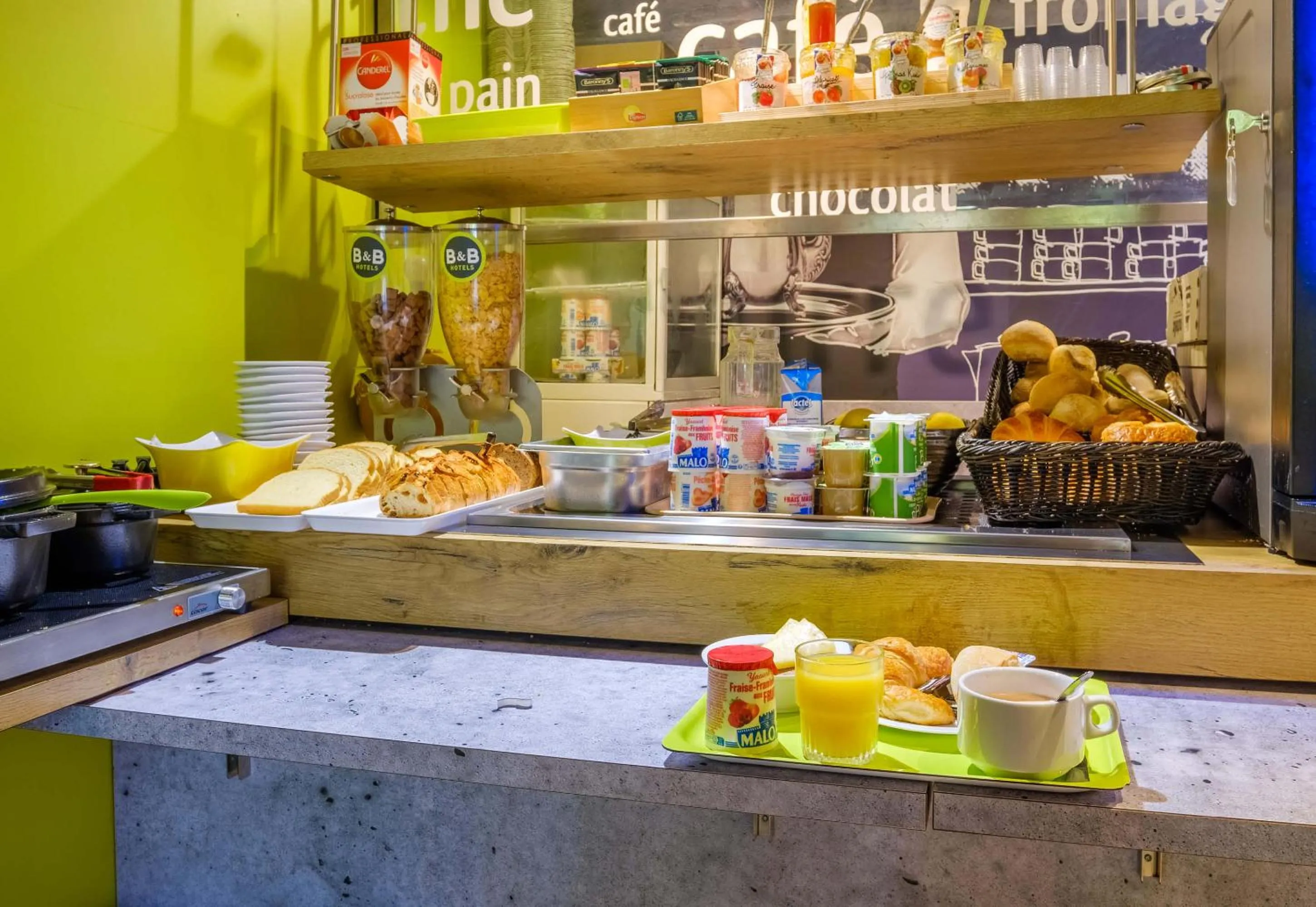 Breakfast in B&B HOTEL Cannes Mouans Sartoux