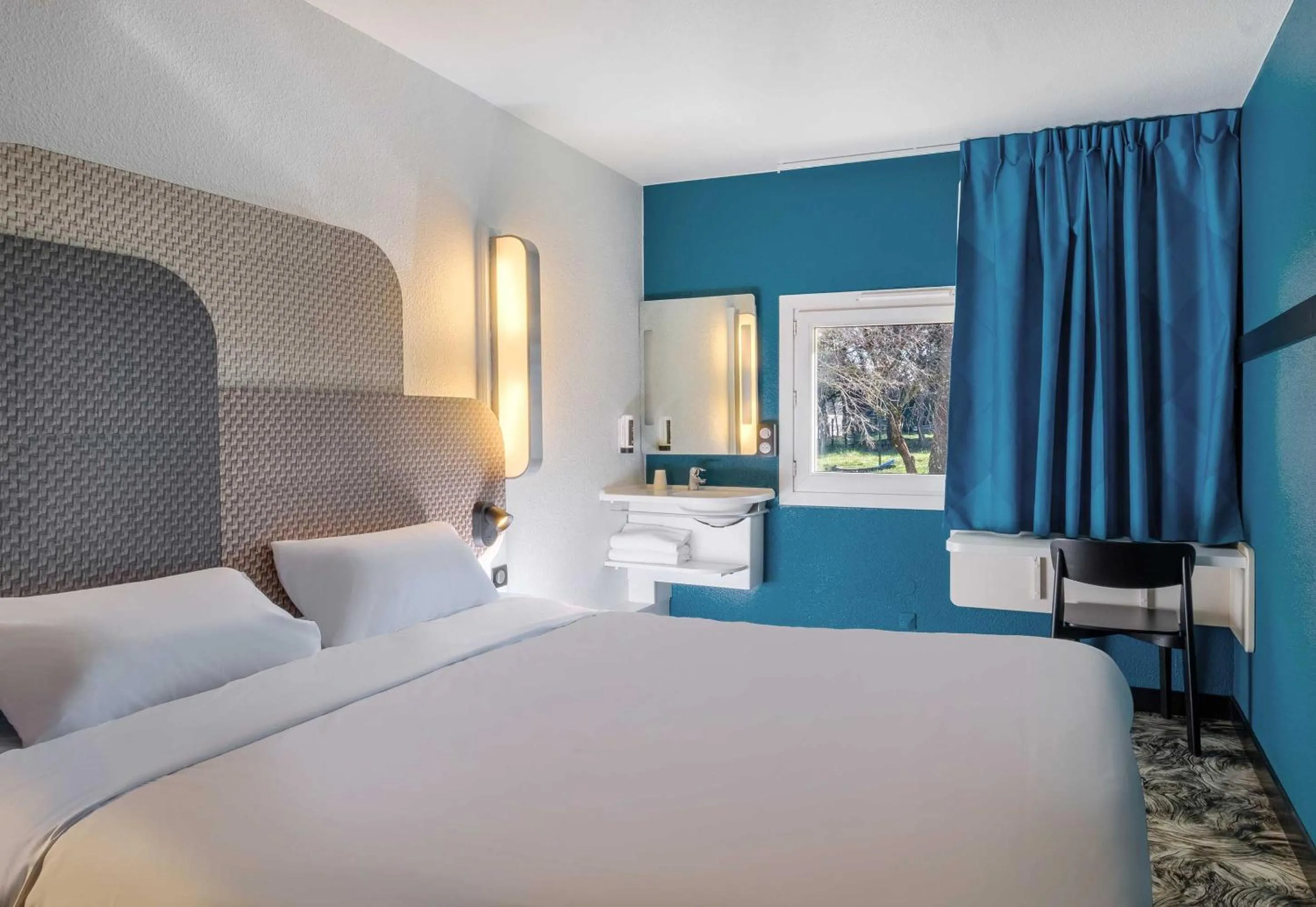 Bedroom, Bed in B&B HOTEL Cannes Mouans Sartoux