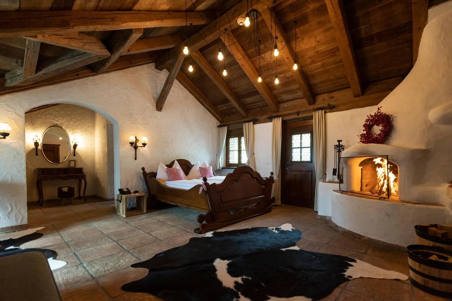 Bedroom, Bed in Swiss-Chalet Merlischachen - Historik Chalet-Hotel Lodge