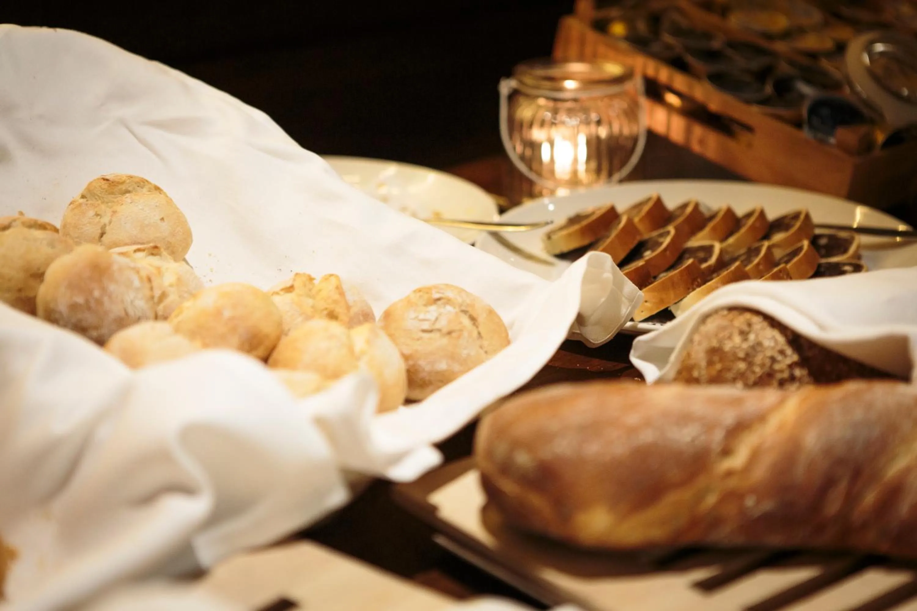 Buffet breakfast in Swiss-Chalet Merlischachen - Historik Chalet-Hotel Lodge