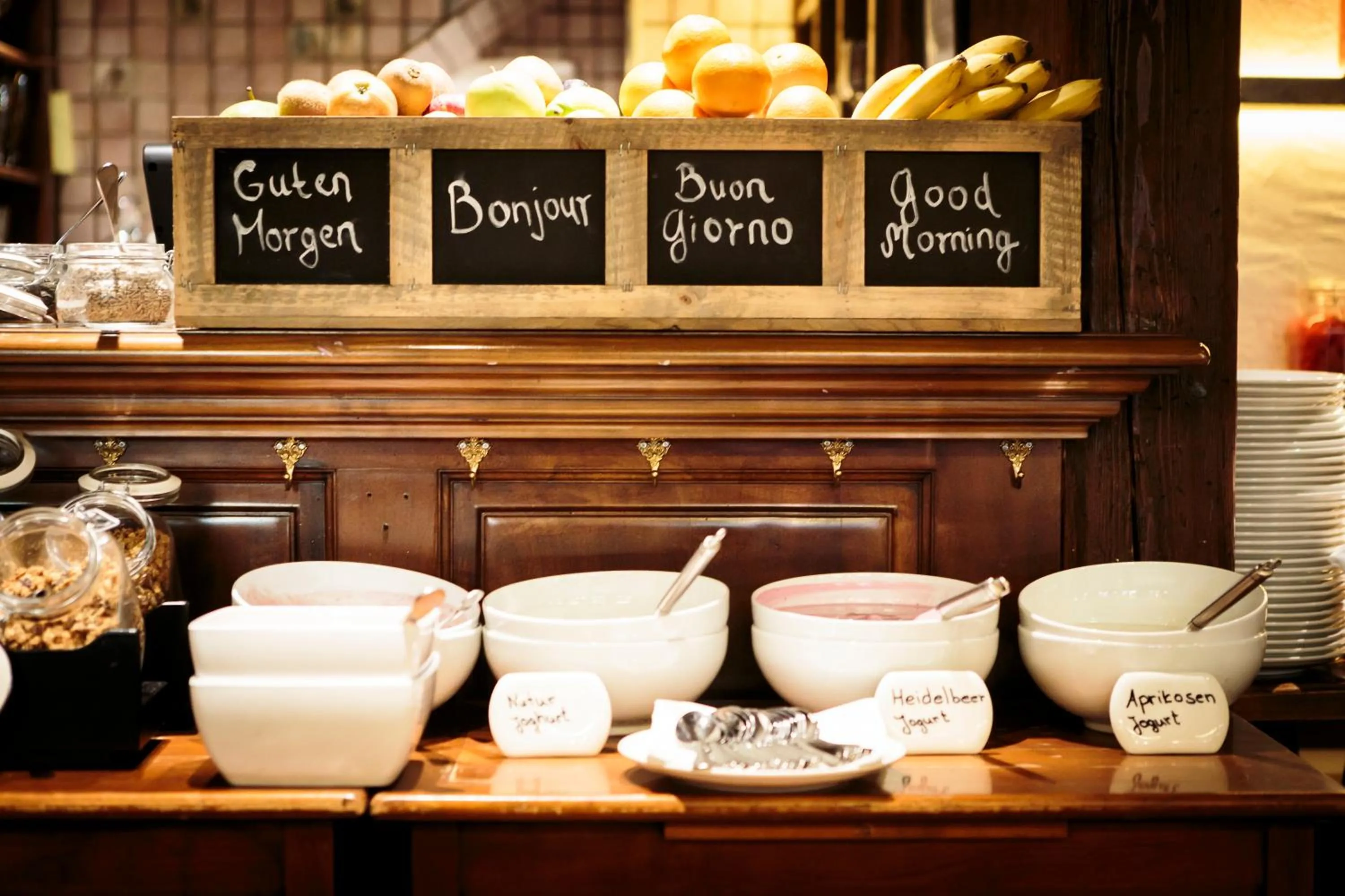 Buffet breakfast in Swiss-Chalet Merlischachen - Historik Chalet-Hotel Lodge