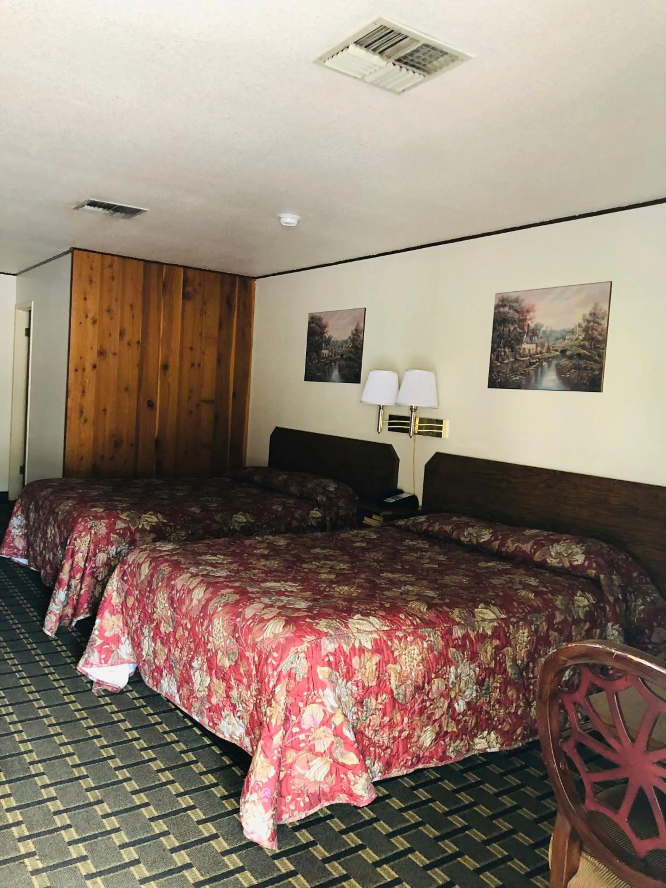 Bed in Motel Garberville