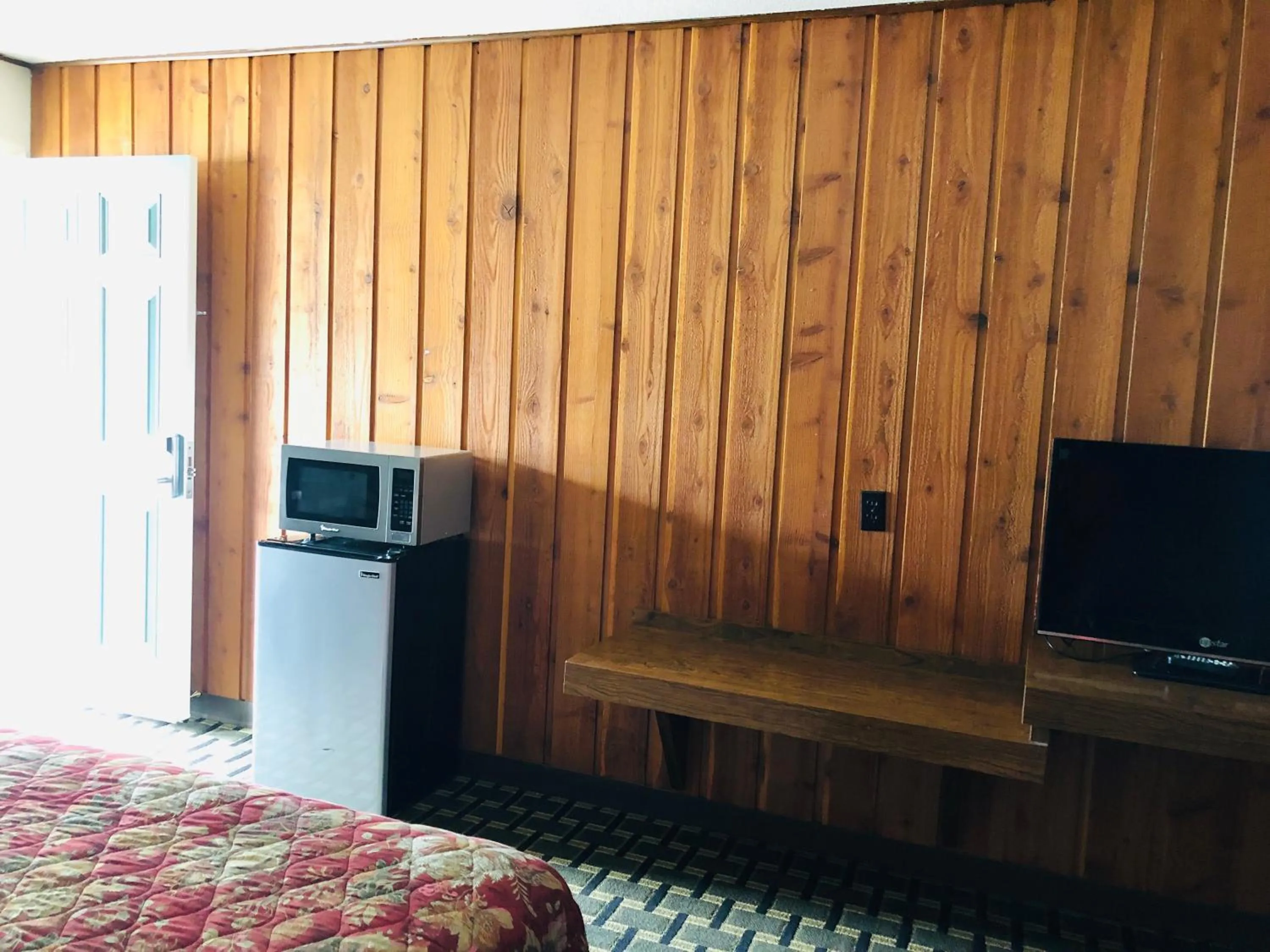 Bed in Motel Garberville