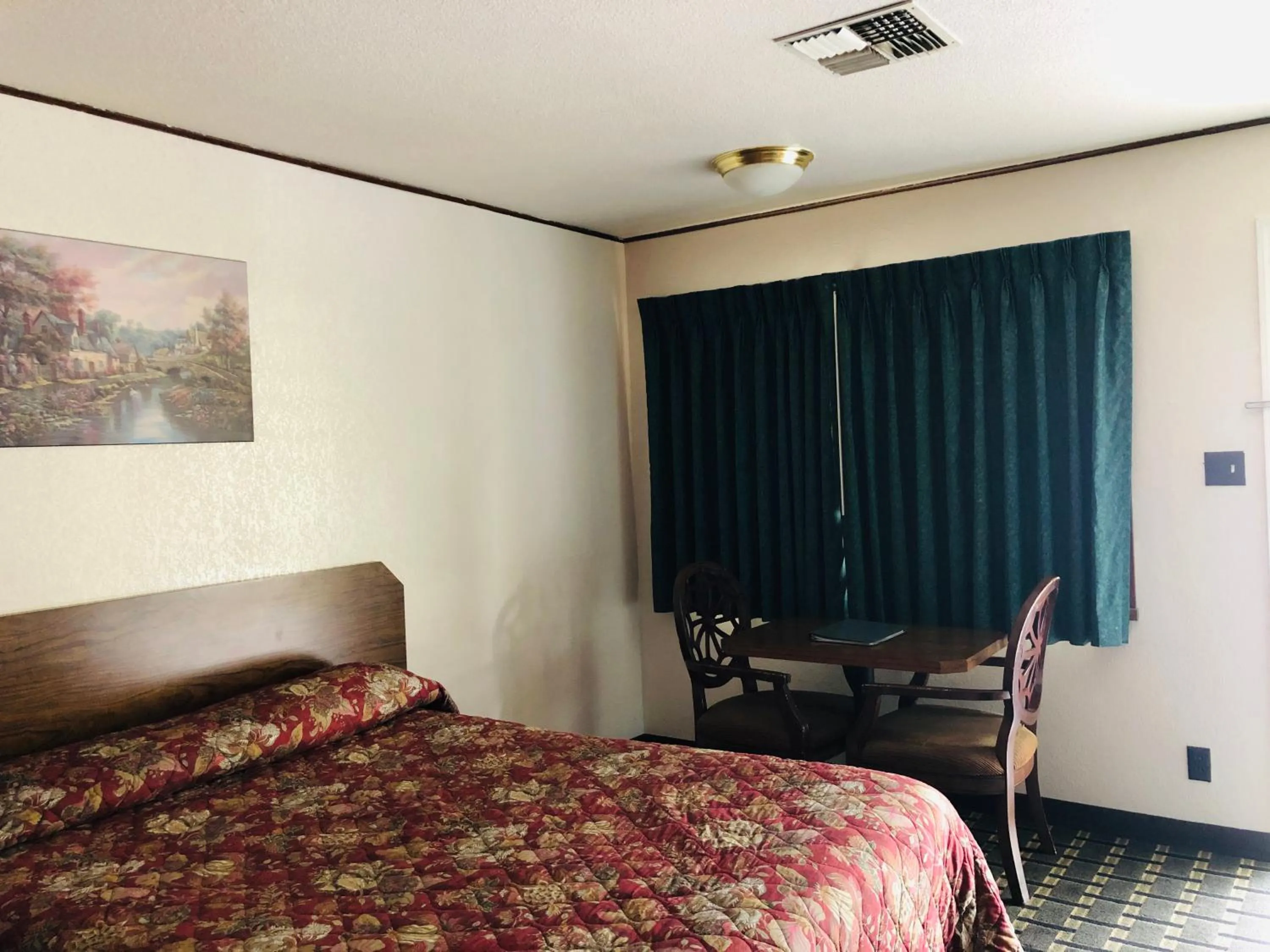 Bed in Motel Garberville