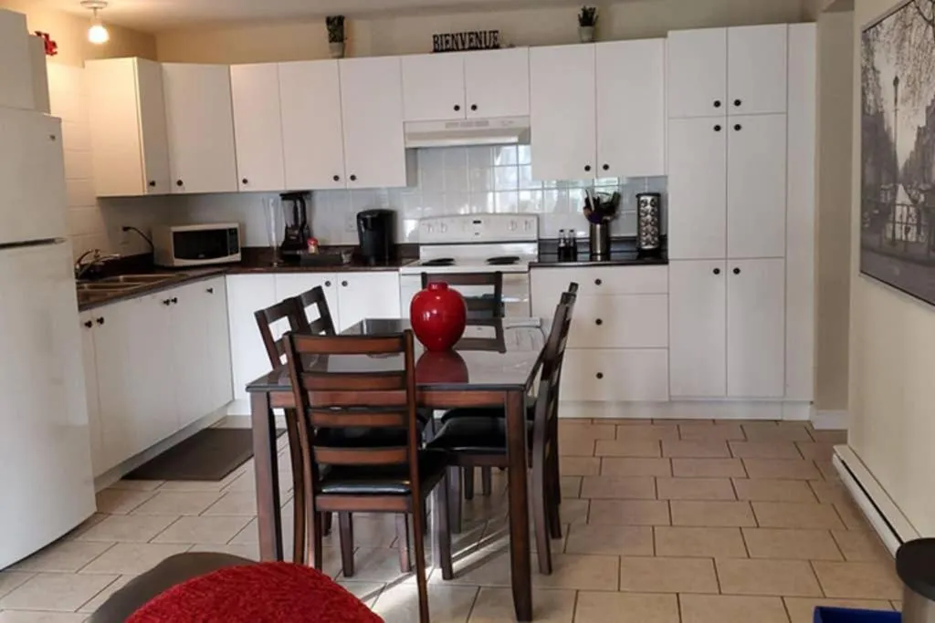 2-Bedroom Apartment Sweet #2 by Amazing Property Rentals