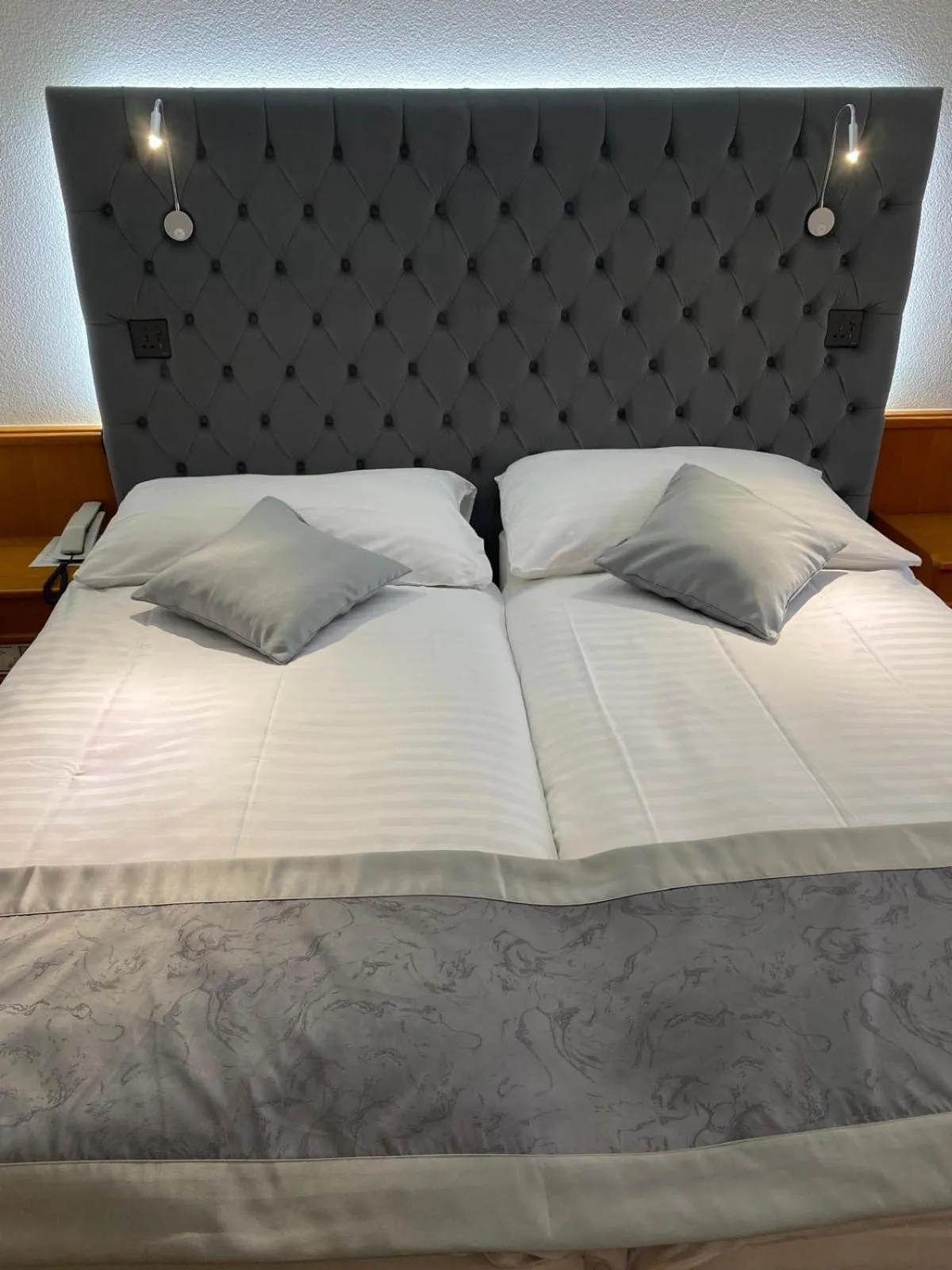 Bed in Hôtel des Trois Rois