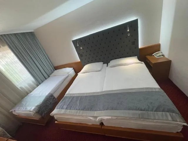 Bed in Hôtel des Trois Rois