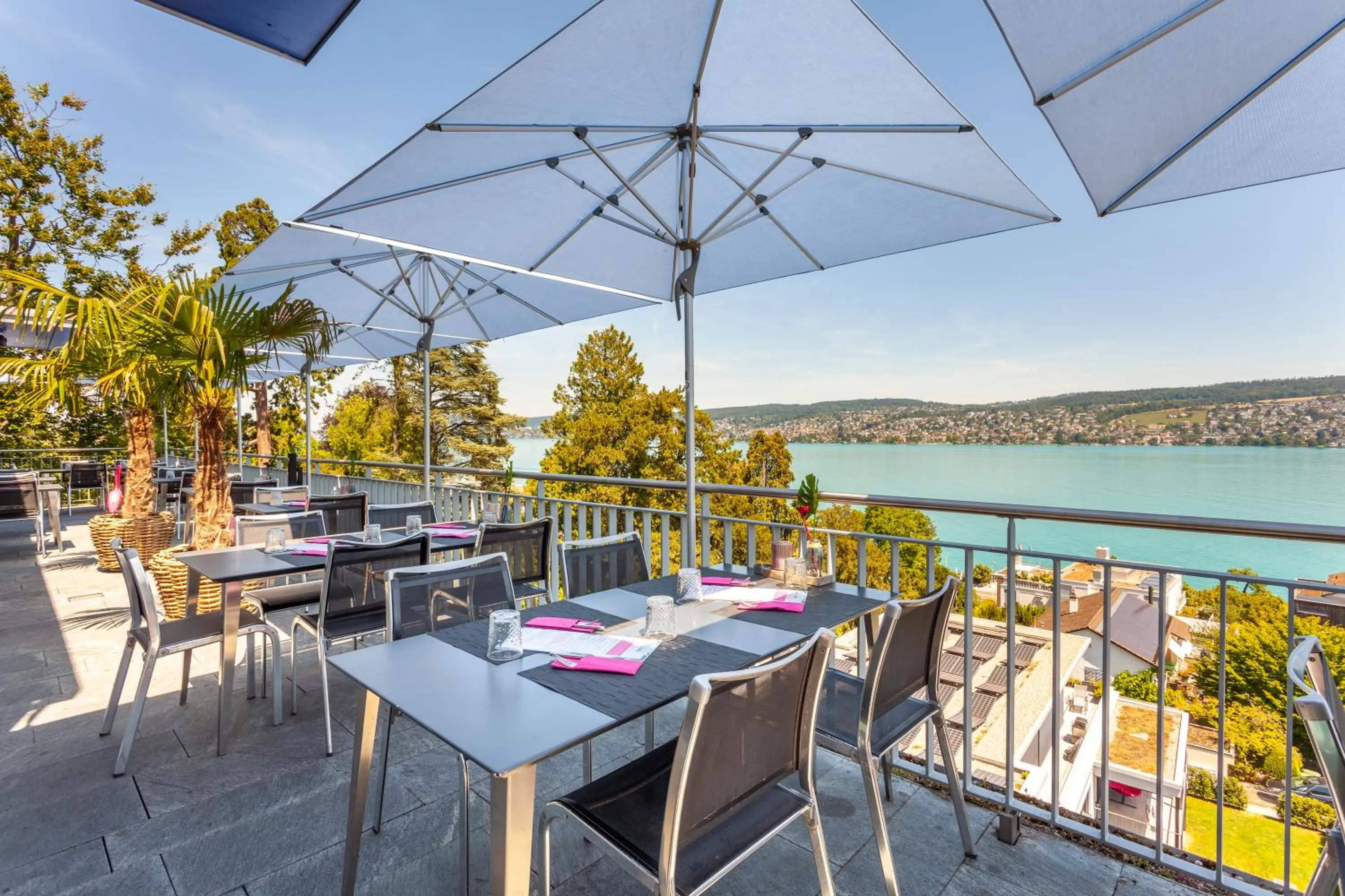 Restaurant/places to eat in Sedartis Swiss Quality Hotel