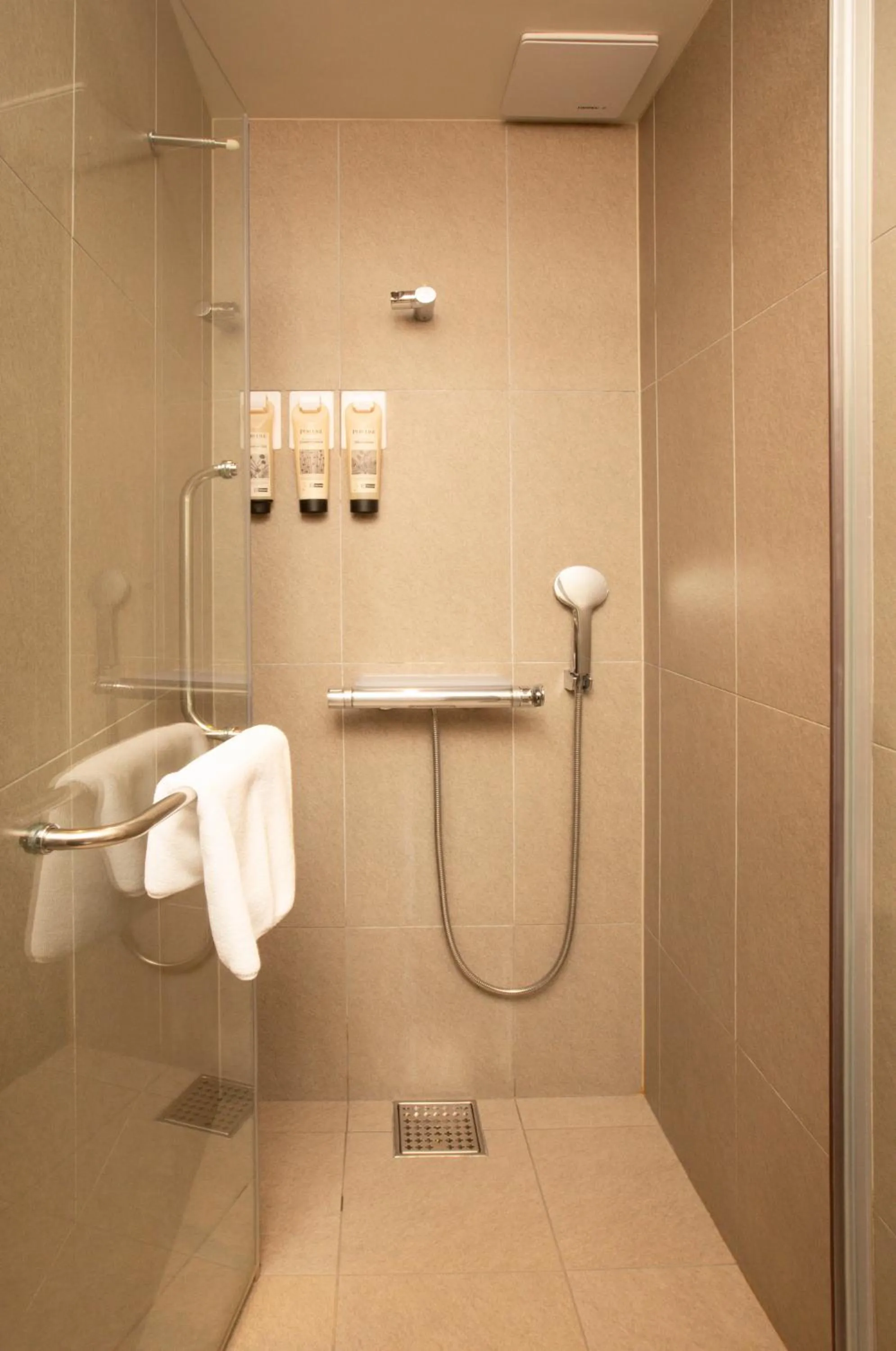 Shower in HOTEL ANTEROOM SEOUL