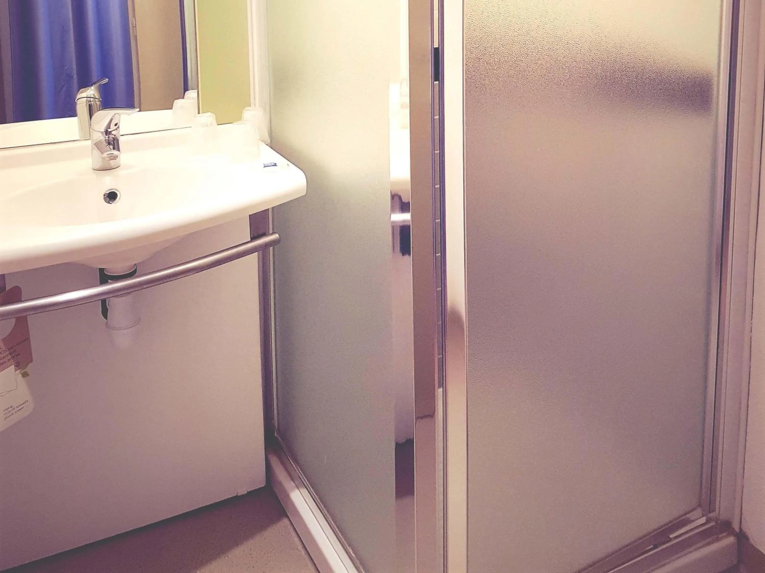 Bedroom in ibis Budget Arles Palais Des Congres