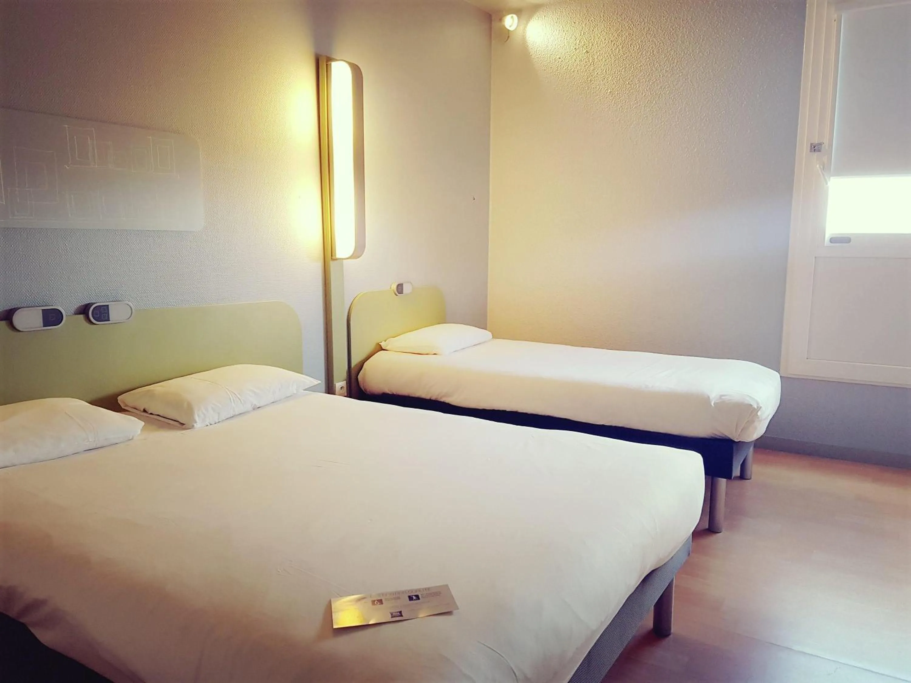 Bedroom, Bed in ibis Budget Arles Palais Des Congres