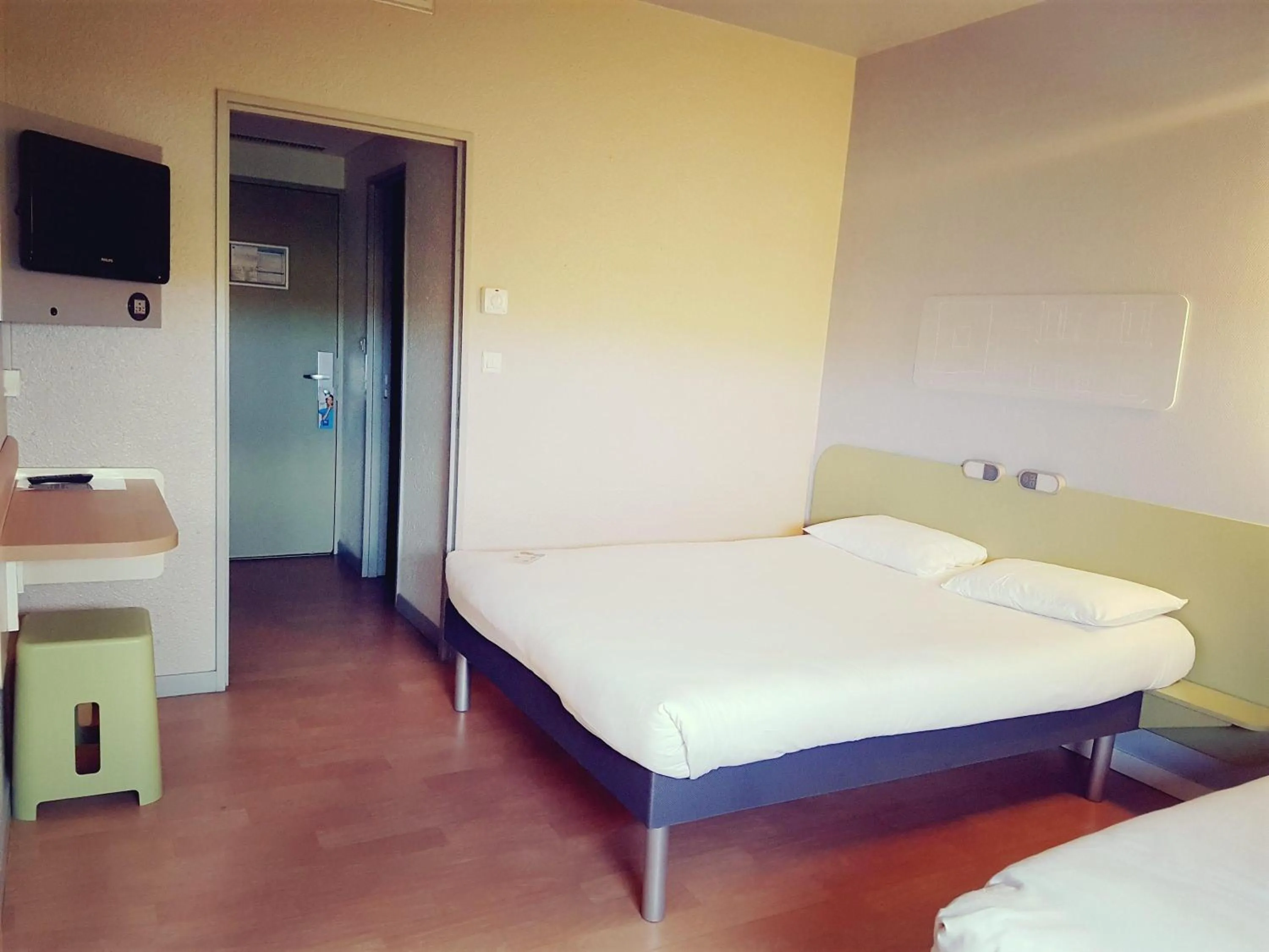 Bedroom, Bed in ibis Budget Arles Palais Des Congres