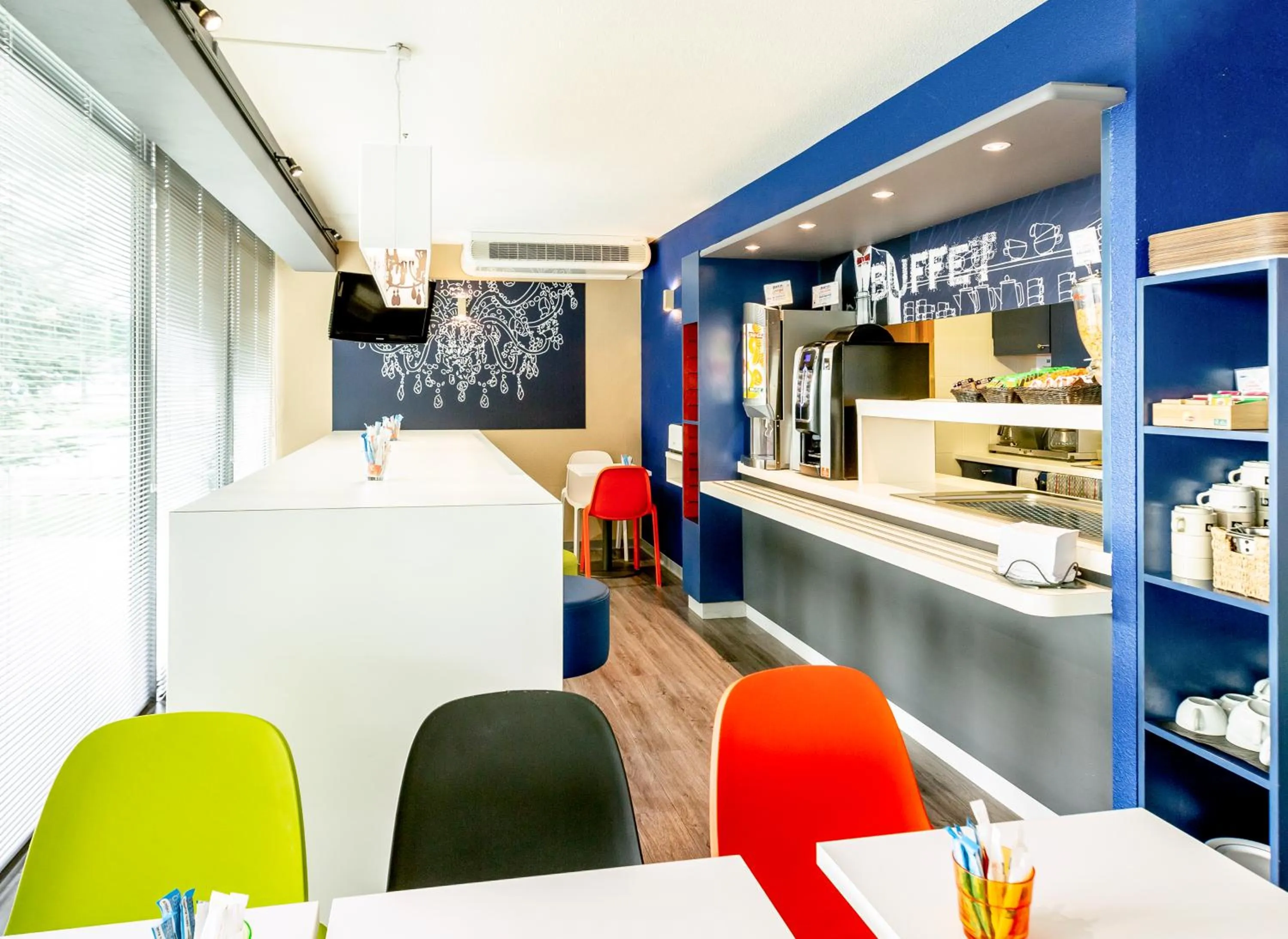 Restaurant/places to eat in ibis budget Pertuis Portes du Luberon