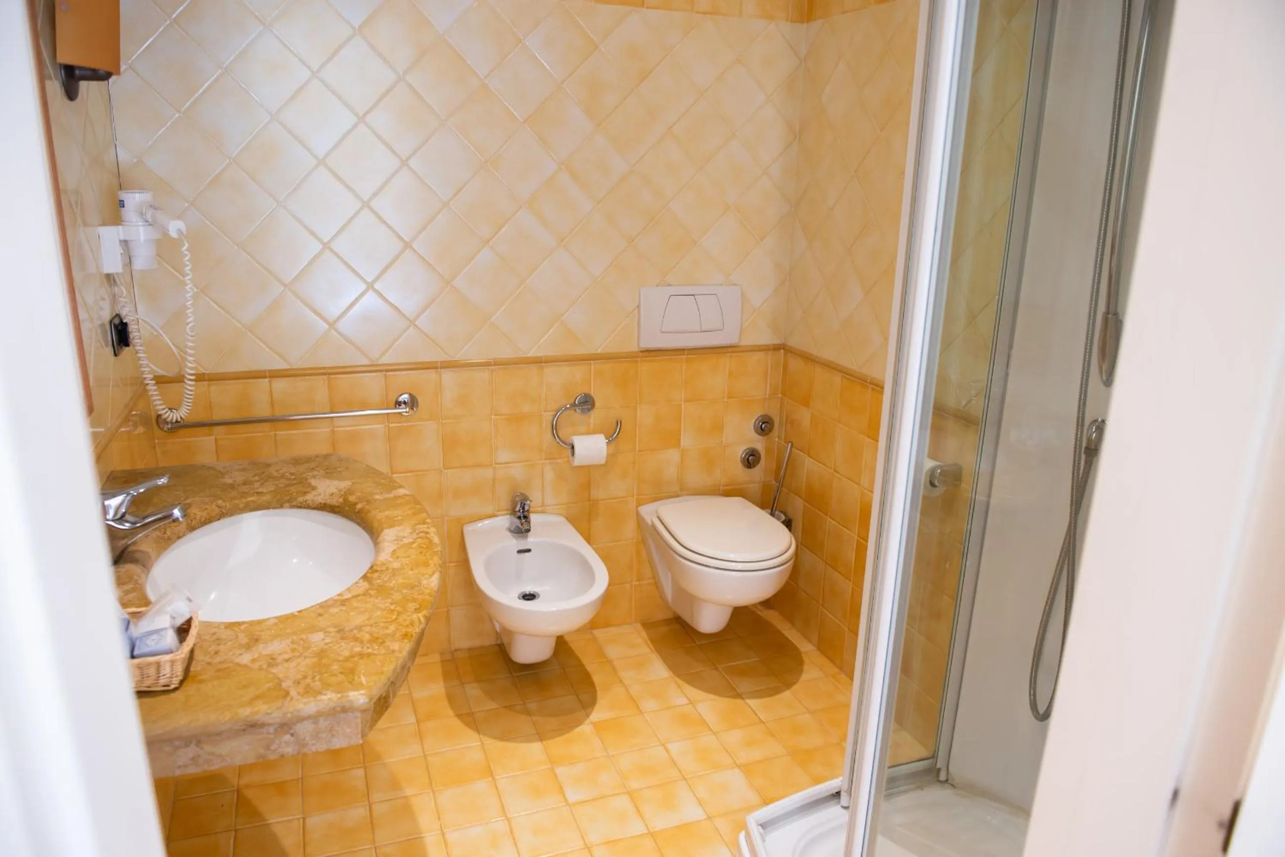 Shower in Hotel Ostello Settecolli Sport