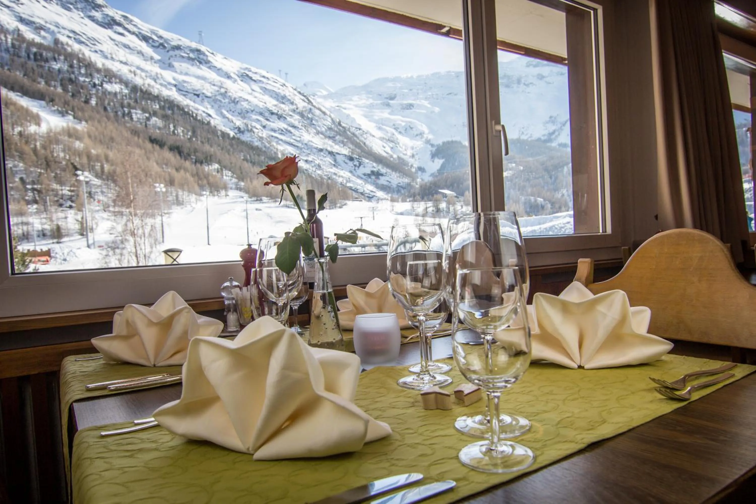 Restaurant/places to eat in Hotel Bristol