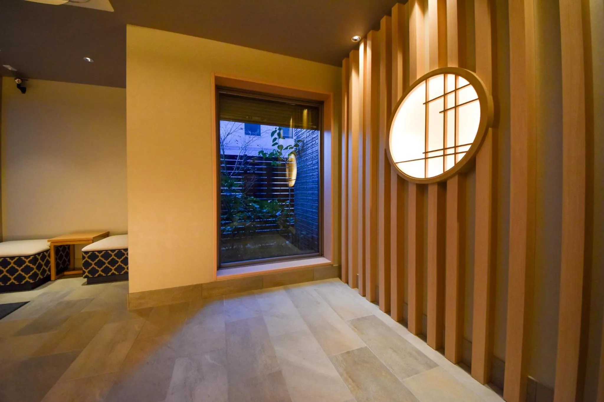 Lobby or reception, Bed in Hotel Rokune