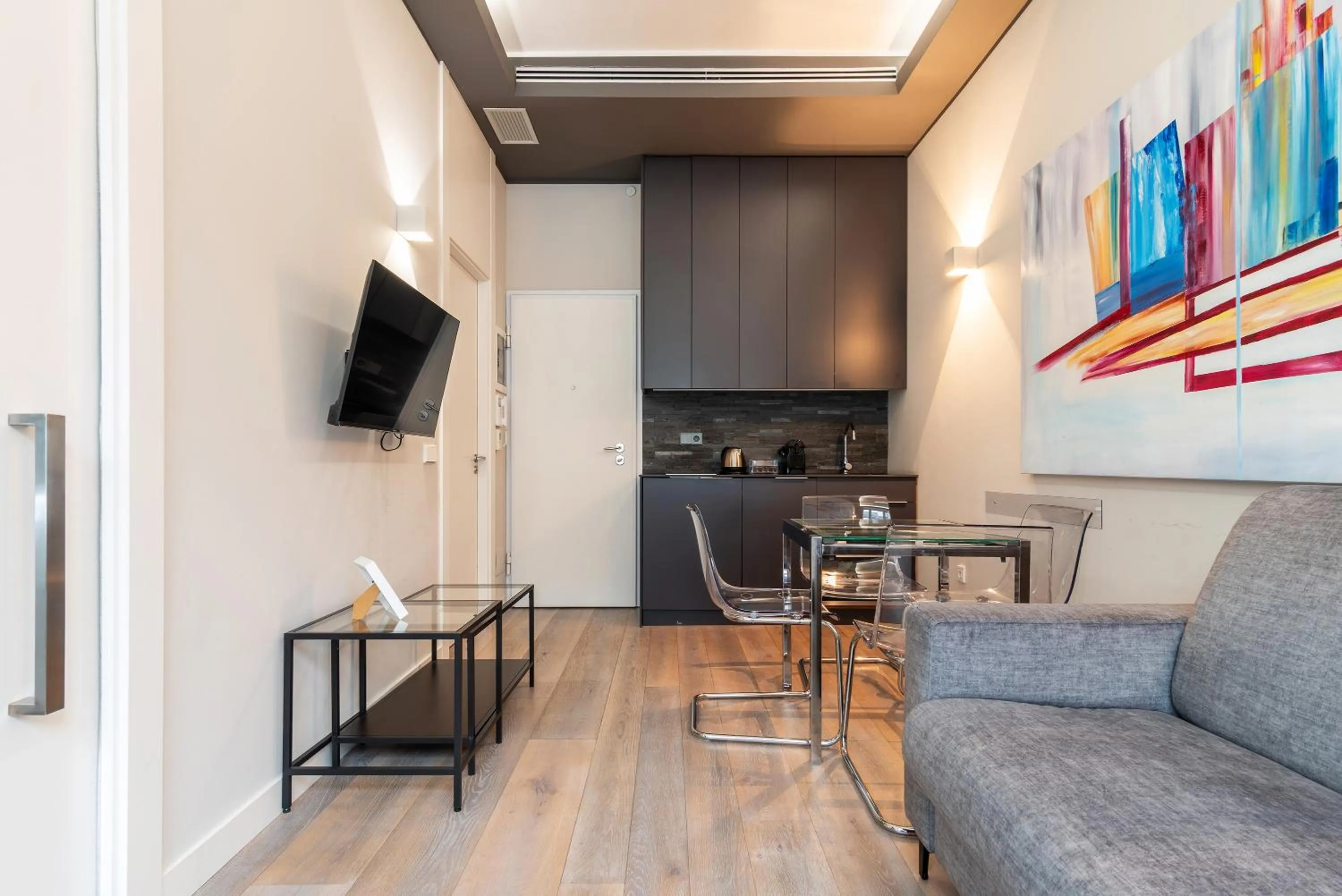 Photo of the whole room in easyhomes-City Centre Suites