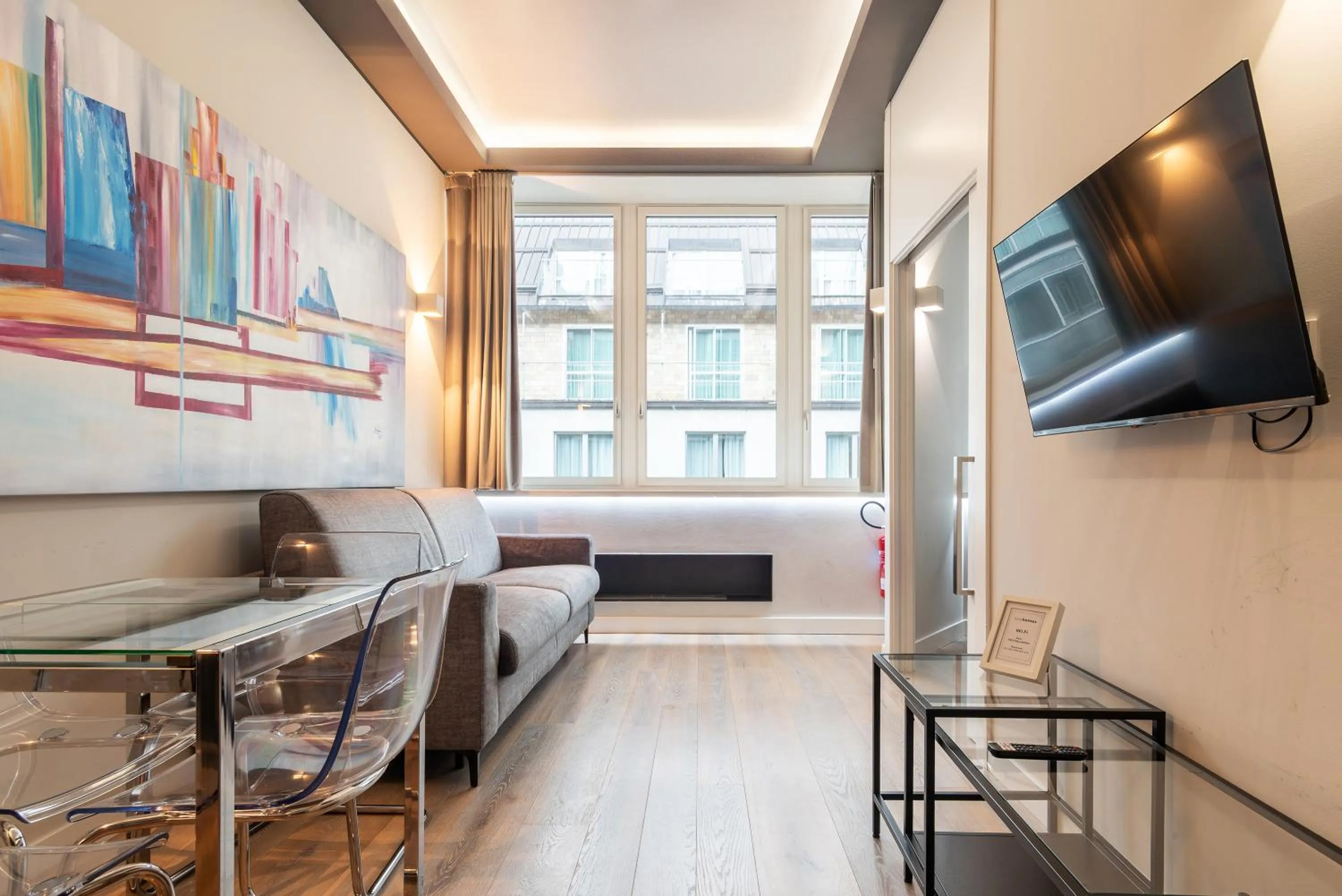 Photo of the whole room, Bed in easyhomes-City Centre Suites