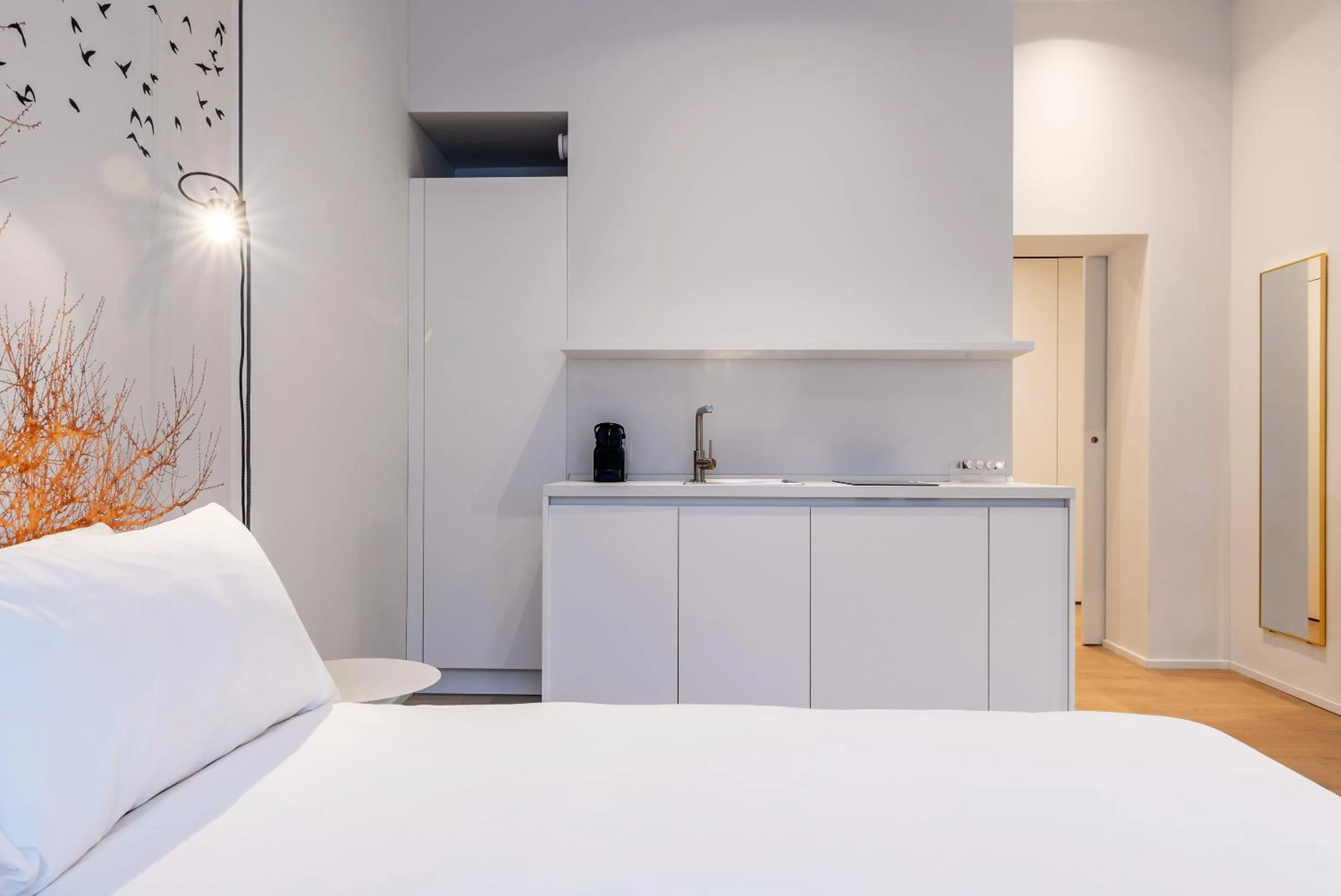 Kitchen or kitchenette, Bed in easyhomes-City Centre Suites